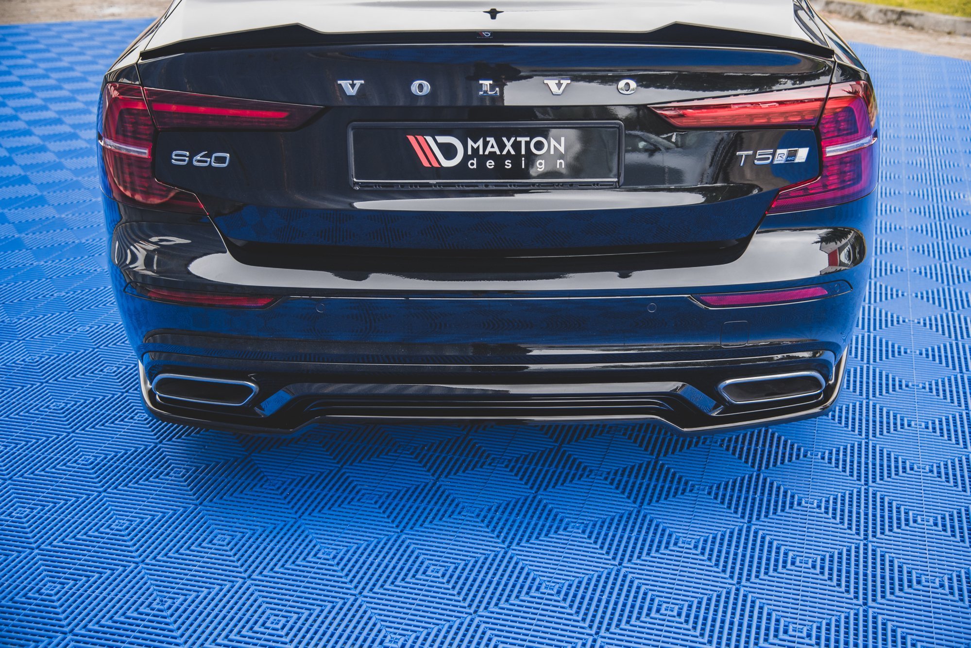Street+ Mittlerer Diffusor Heck Ansatz passend für Volvo S60/V60 R-Design Mk3 schwarz Hochglanz
