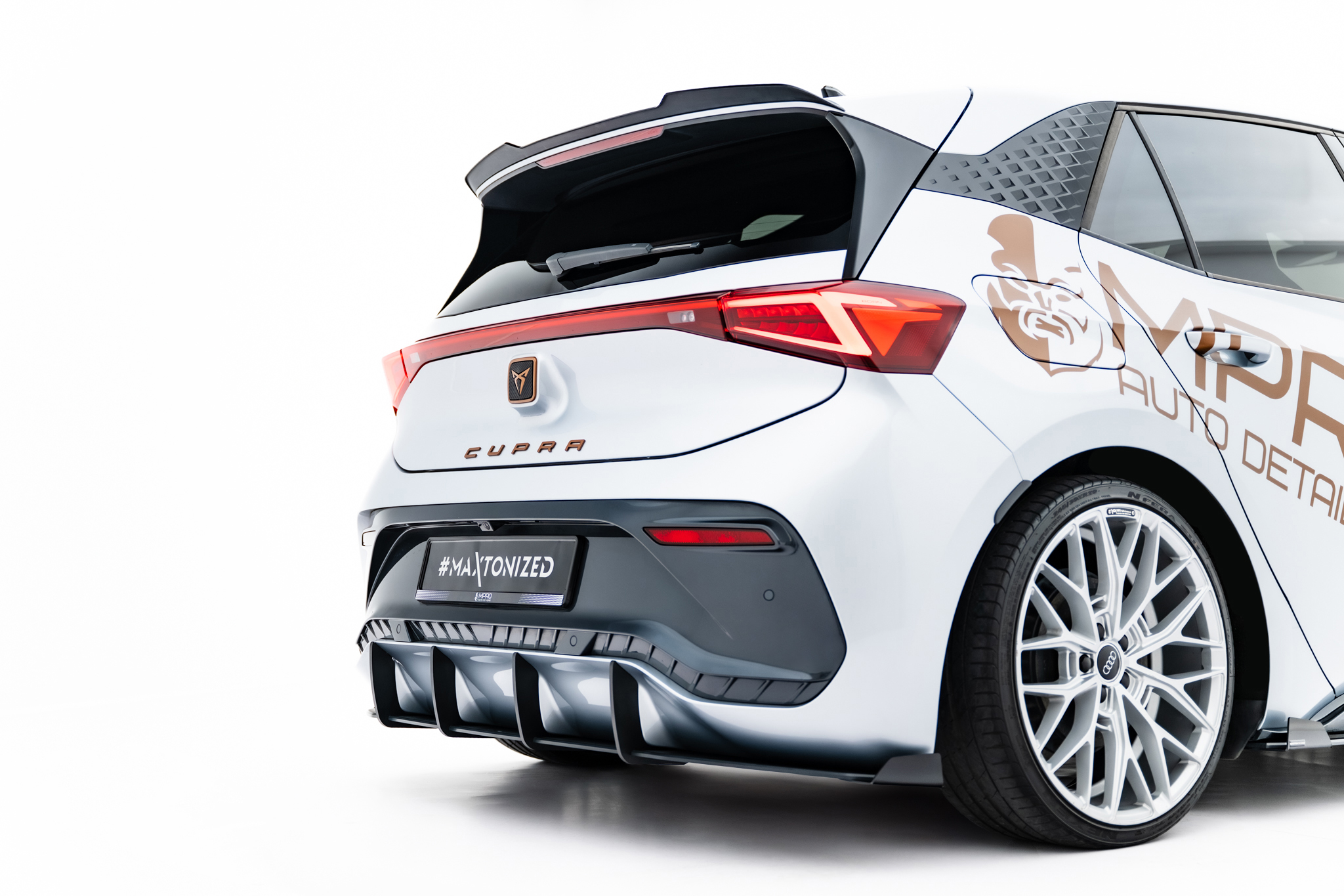 Heckansatz Diffusor + Flaps passend für CUPRA Born Mk1 schwarz Hochglanz