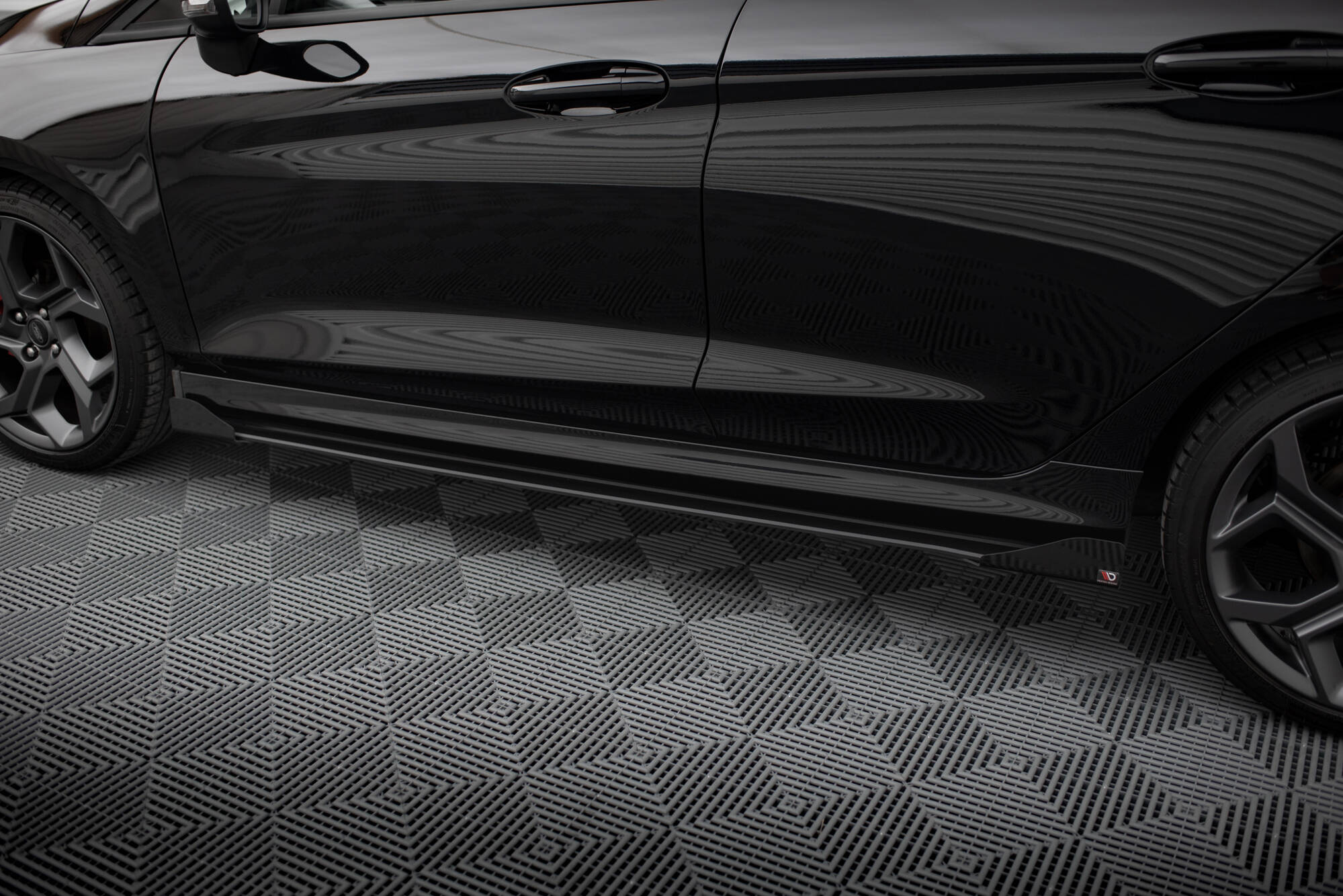Street Pro Seitenschweller Ansatz für + Flaps Ford Fiesta ST / ST-Line Mk8 schwarz Hochglanz