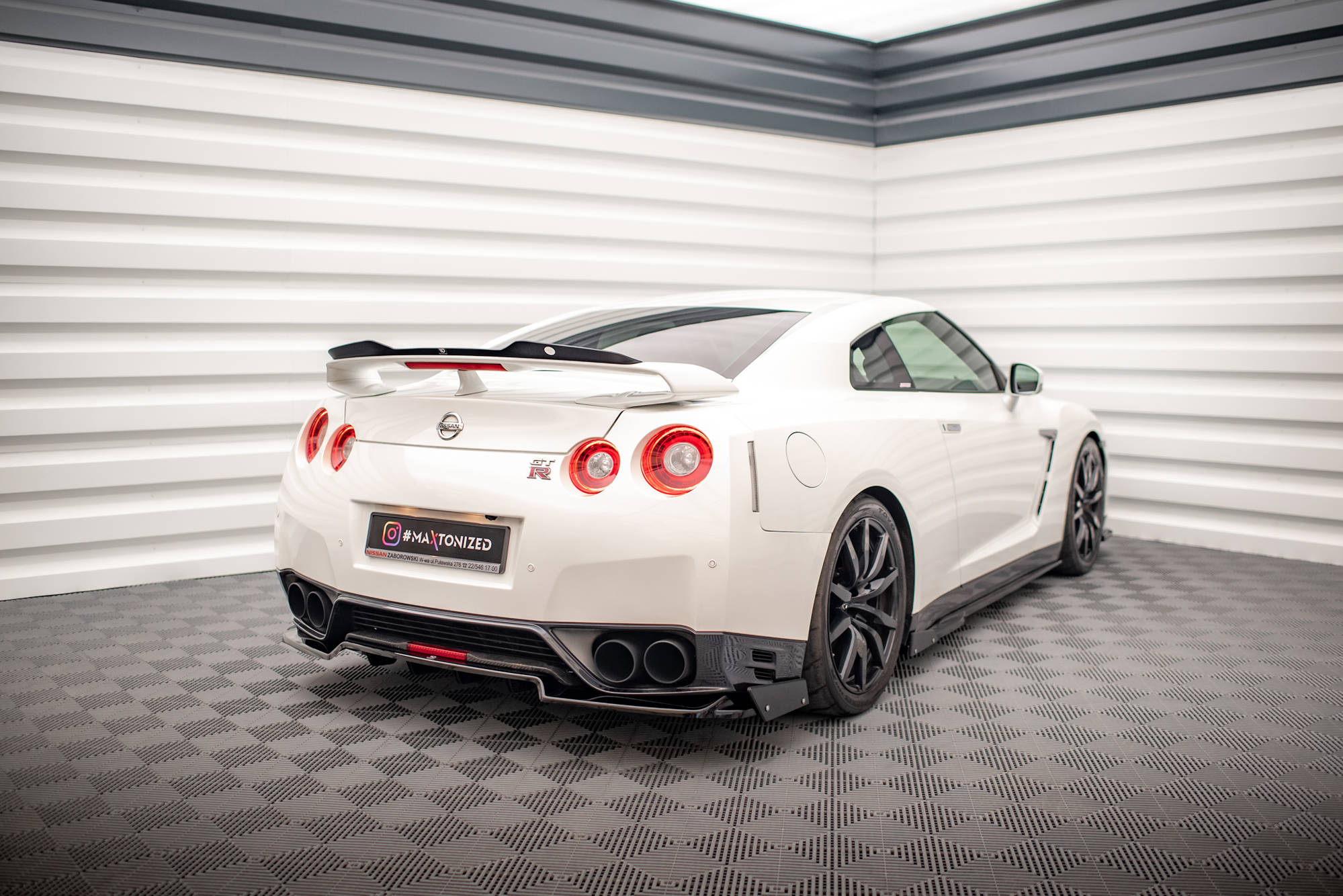 Street+ Mittlerer Diffusor Heck Ansatz + Flaps passend für Nissan GTR R35 FL