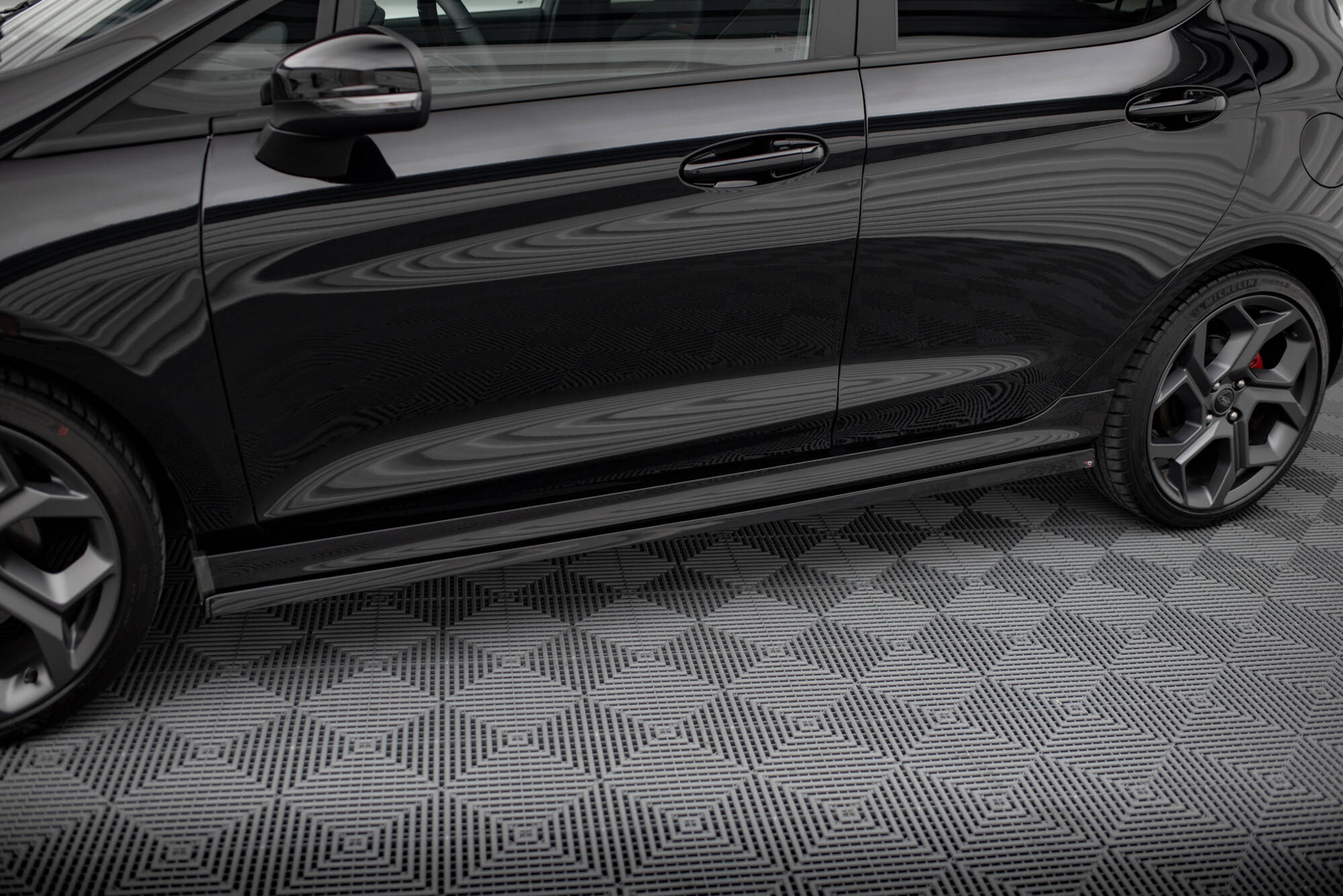 Seitenschweller Ansatz V.2 für Ford Fiesta Mk8 ST / ST-Line schwarz Hochglanz