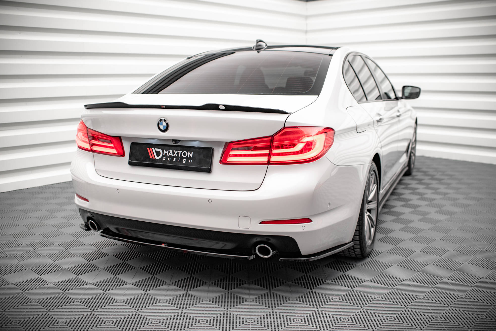 Heck Spoiler Aufsatz Abrisskante V.1 passend für BMW 5er Limousine G30 schwarz Hochglanz
