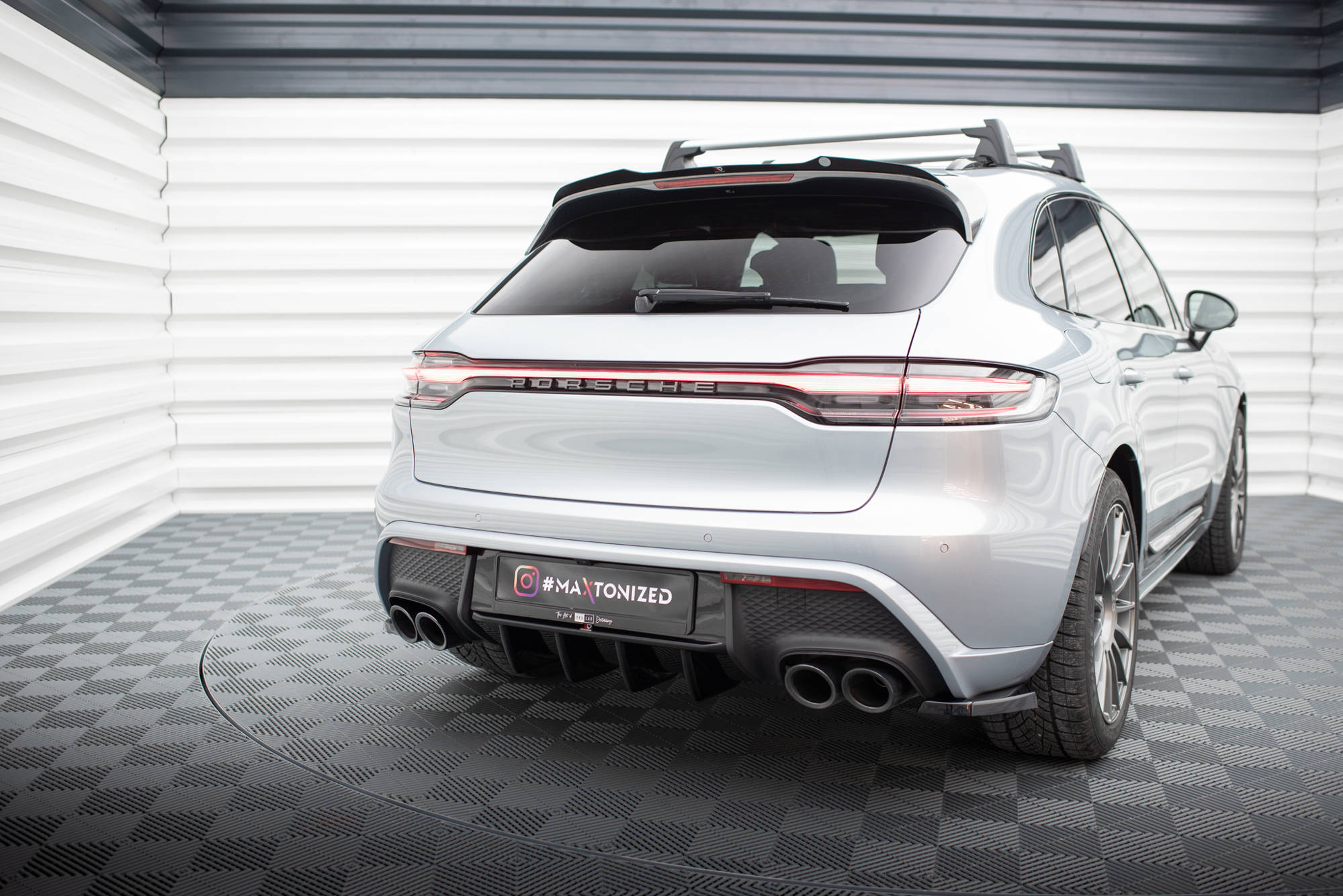 Street+ Heck Ansatz Diffusor passend für Porsche Macan Mk1 FL 2 schwarz Hochglanz