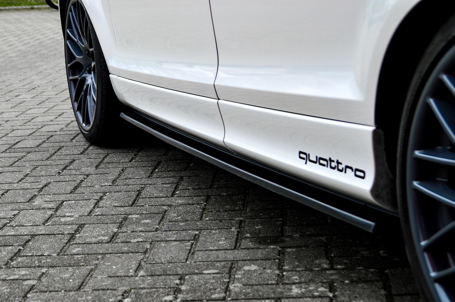 Cup Seitenschweller Satz für Audi Q7 4L mit S-Line aus ABS Schwarz Matt