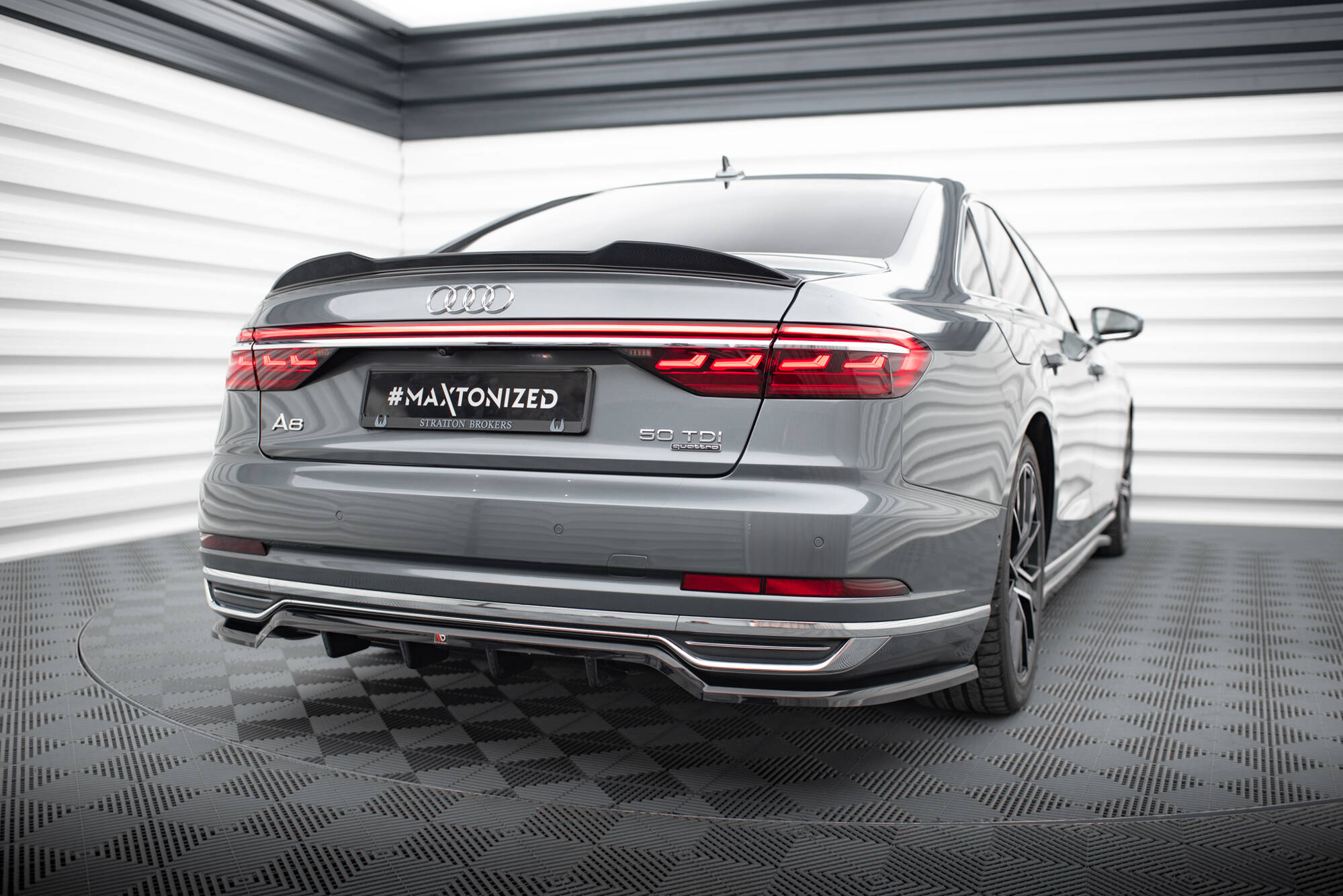 Street+ Mittlerer Diffusor RACE Heck Ansatz passend für Audi A8 D5 schwarz Hochglanz