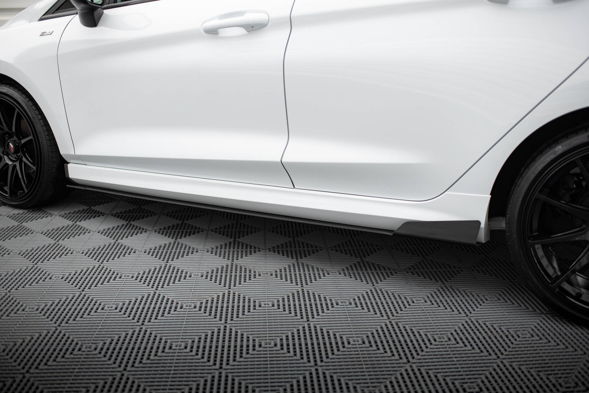 Sport Seitenschweller Ansatz für V.1 für Ford Fiesta Mk8 ST / ST-Line