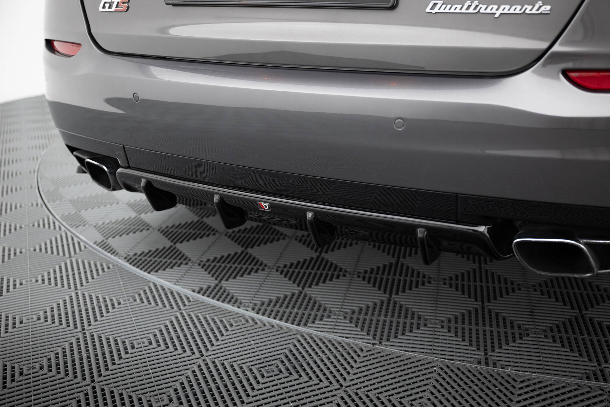 Heckansatz Diffusor passend für Maserati Quattroporte Mk6 schwarz Hochglanz