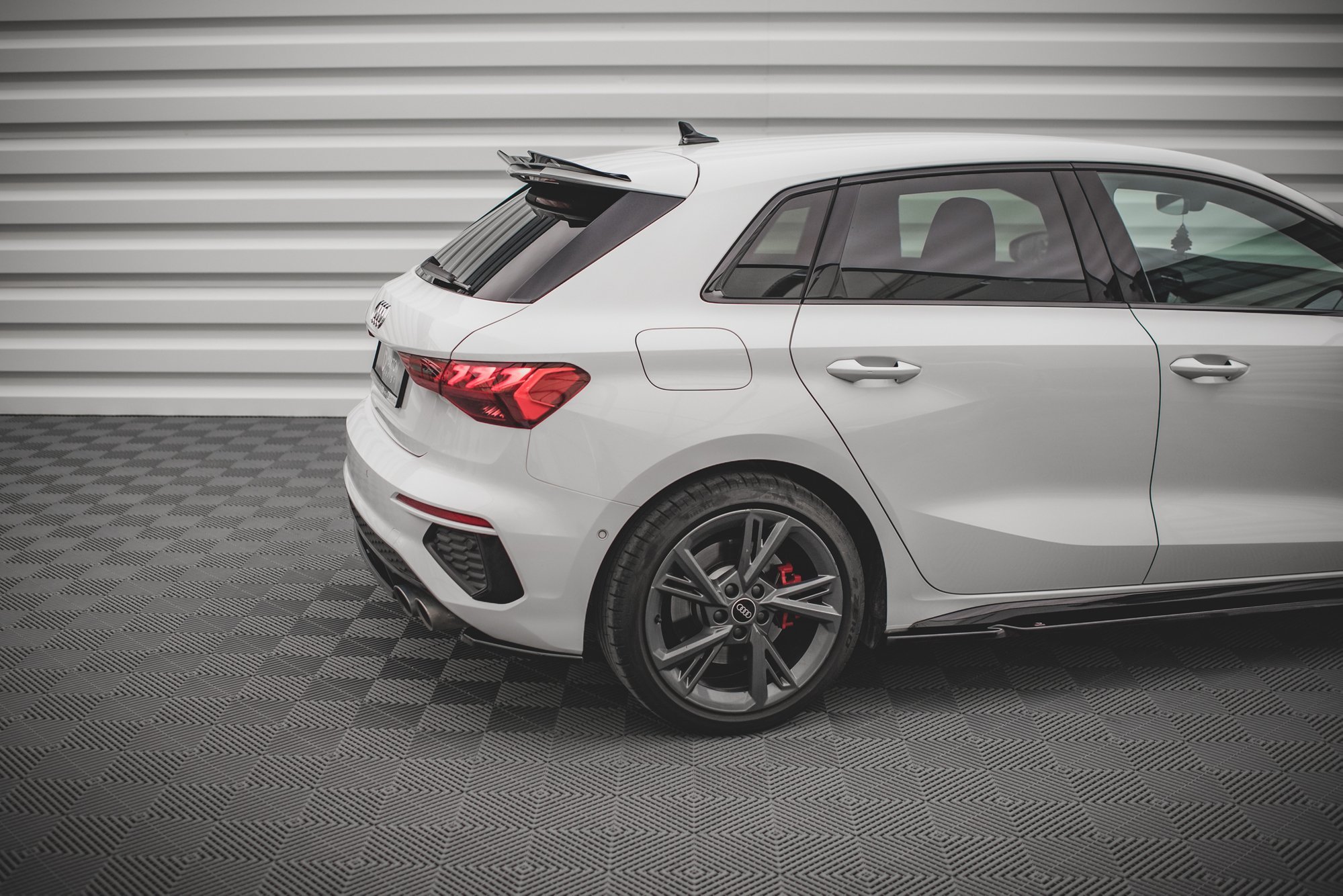 Street+ Heck Ansatz Flaps V.1 passend für Audi S3 Sportback 8Y schwarz Hochglanz
