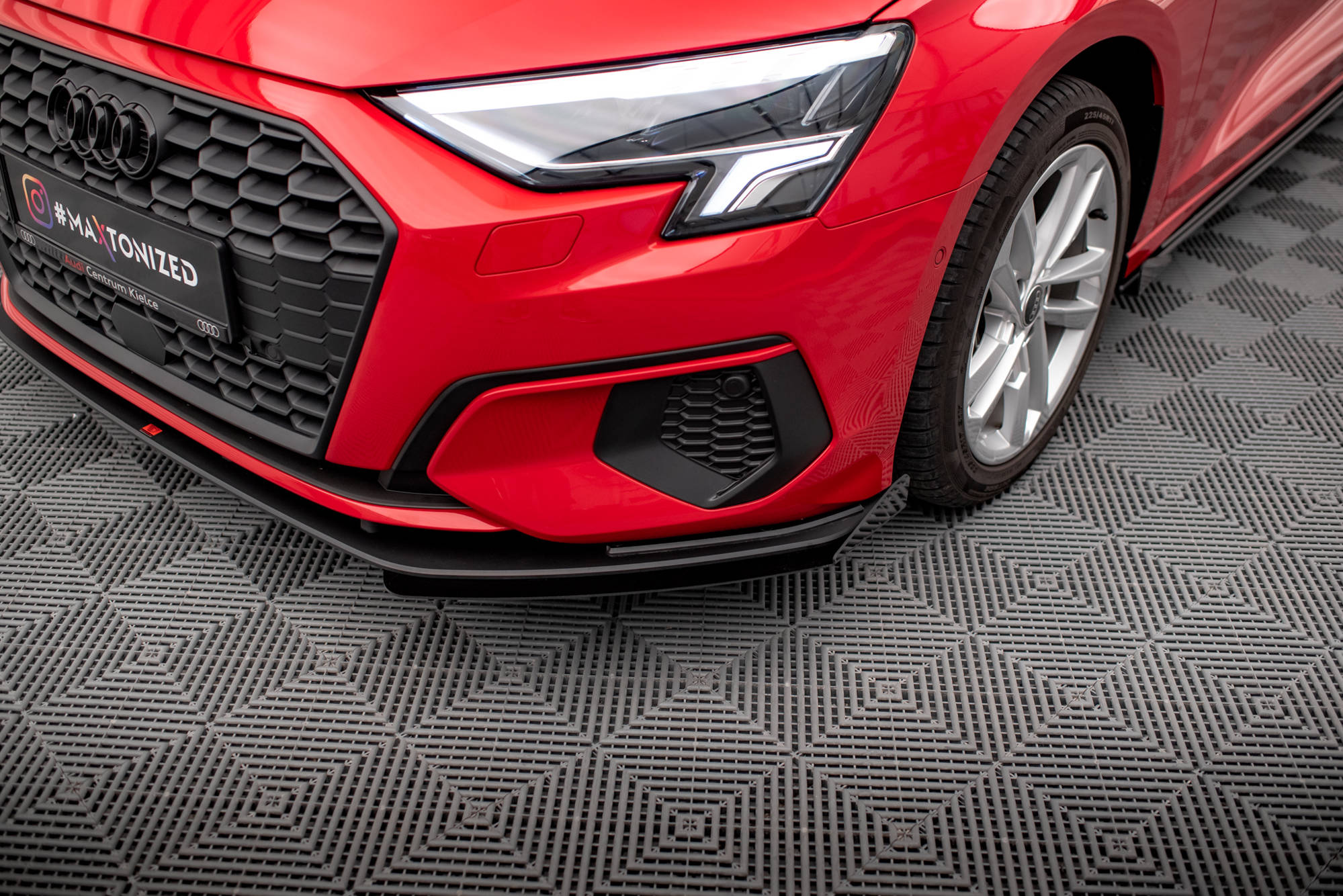 Front Stoßstange Flaps passend für Audi A3 8Y schwarz Hochglanz
