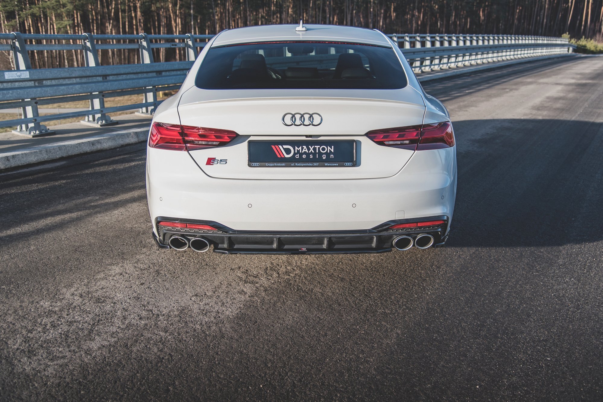 Street+ Mittlerer Diffusor Heck Ansatz RACE passend für Audi S5 Sportback / Coupe F5 FL Carbon Look