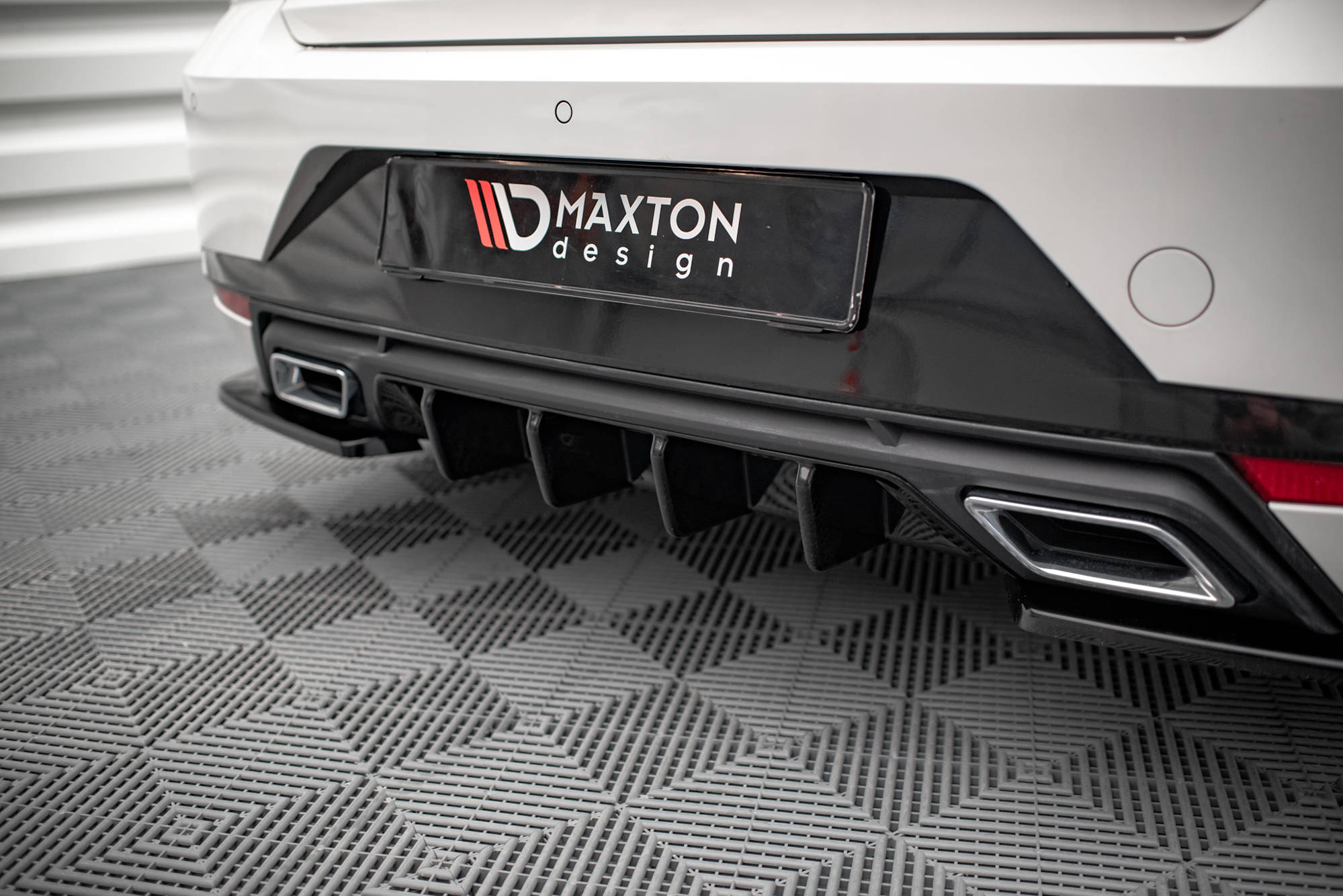 Street+ Heck Ansatz Diffusor passend für Seat Ibiza FR/ Standard Mk5 schwarz Hochglanz