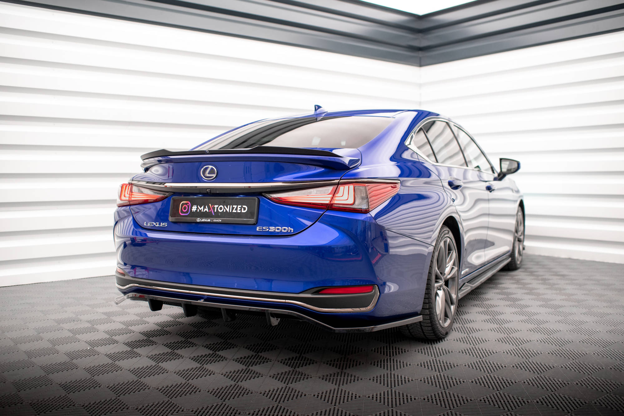 Heck Spoiler Aufsatz Abrisskante passend für Lexus ES F Sport Mk7 schwarz Hochglanz