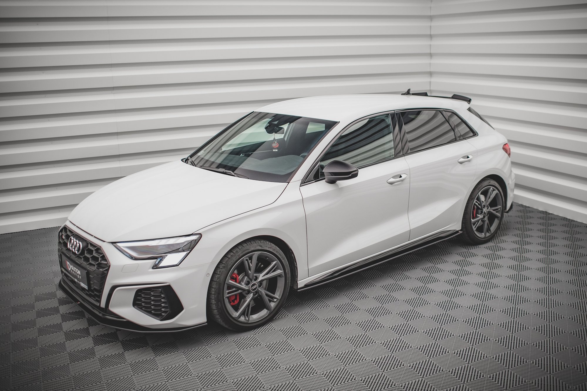 Street Pro Seitenschweller Leisten passend für Audi S3 / A3 S-Line 8Y rot