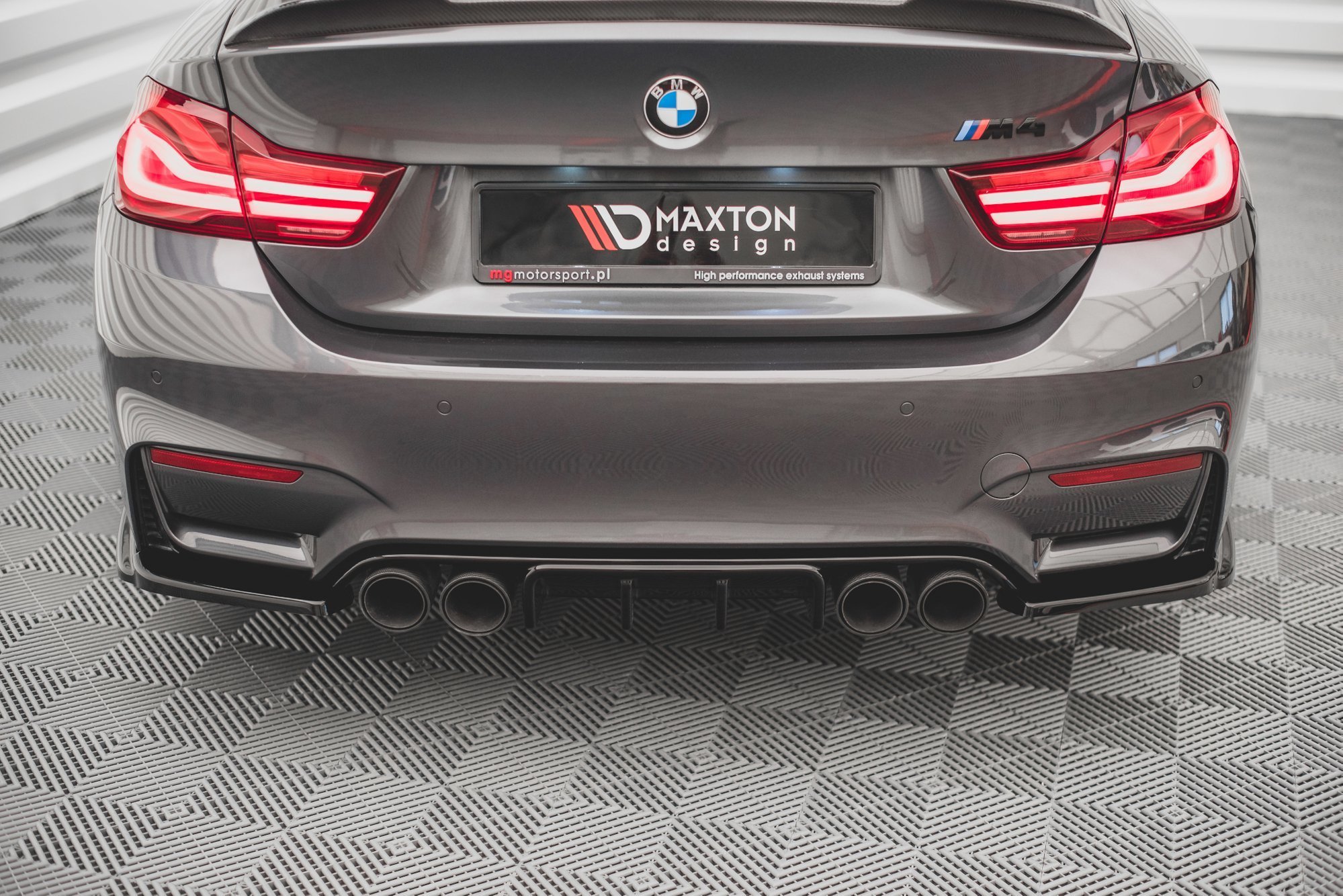 Street+ Heck Ansatz Flaps V.3 passend für BMW M4 F82 schwarz Hochglanz