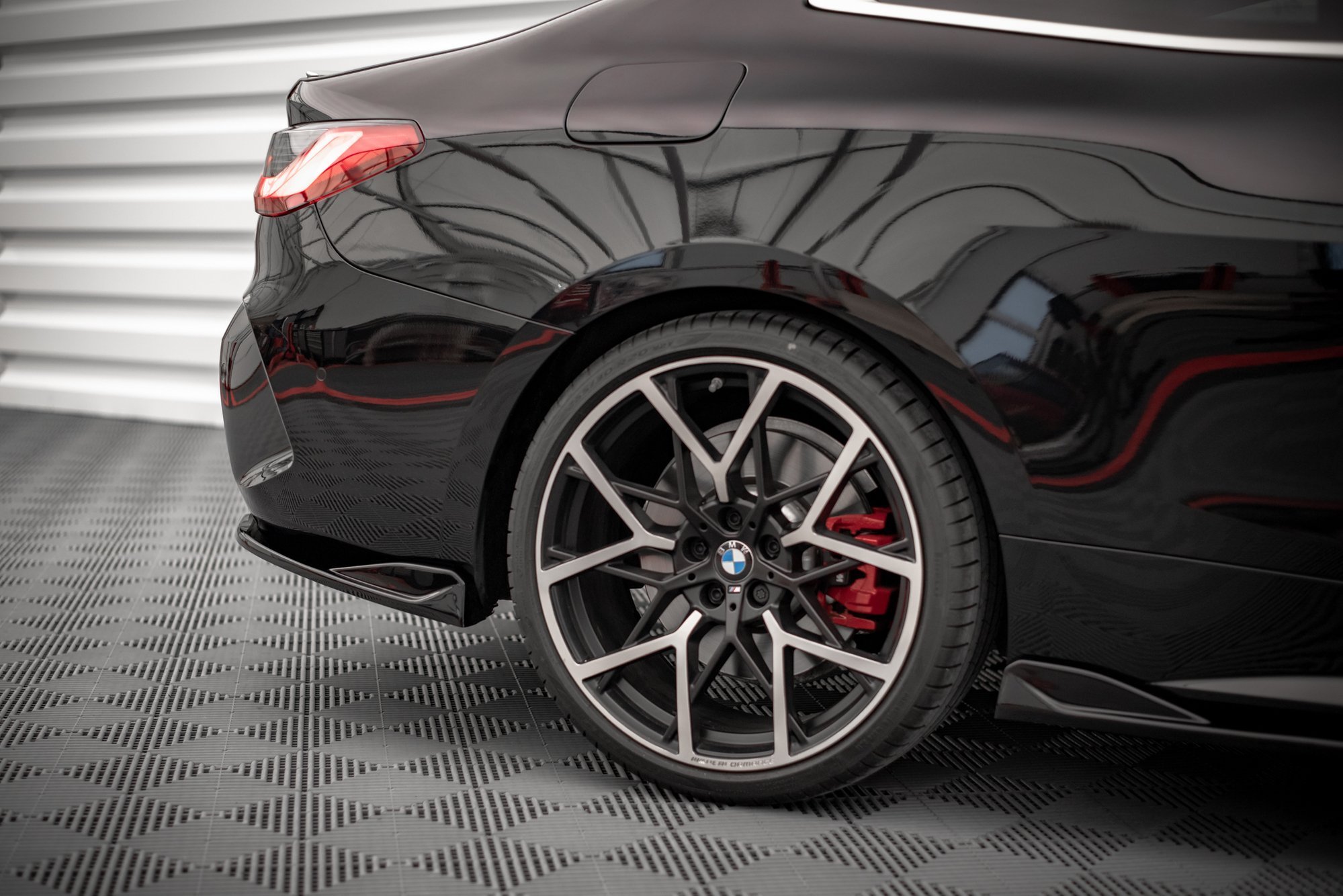 Street+ Heck Ansatz Flaps V.2 passend für BMW 4er M-Paket G22 / G23 / G22 FL / G23 FL schwarz Hochglanz