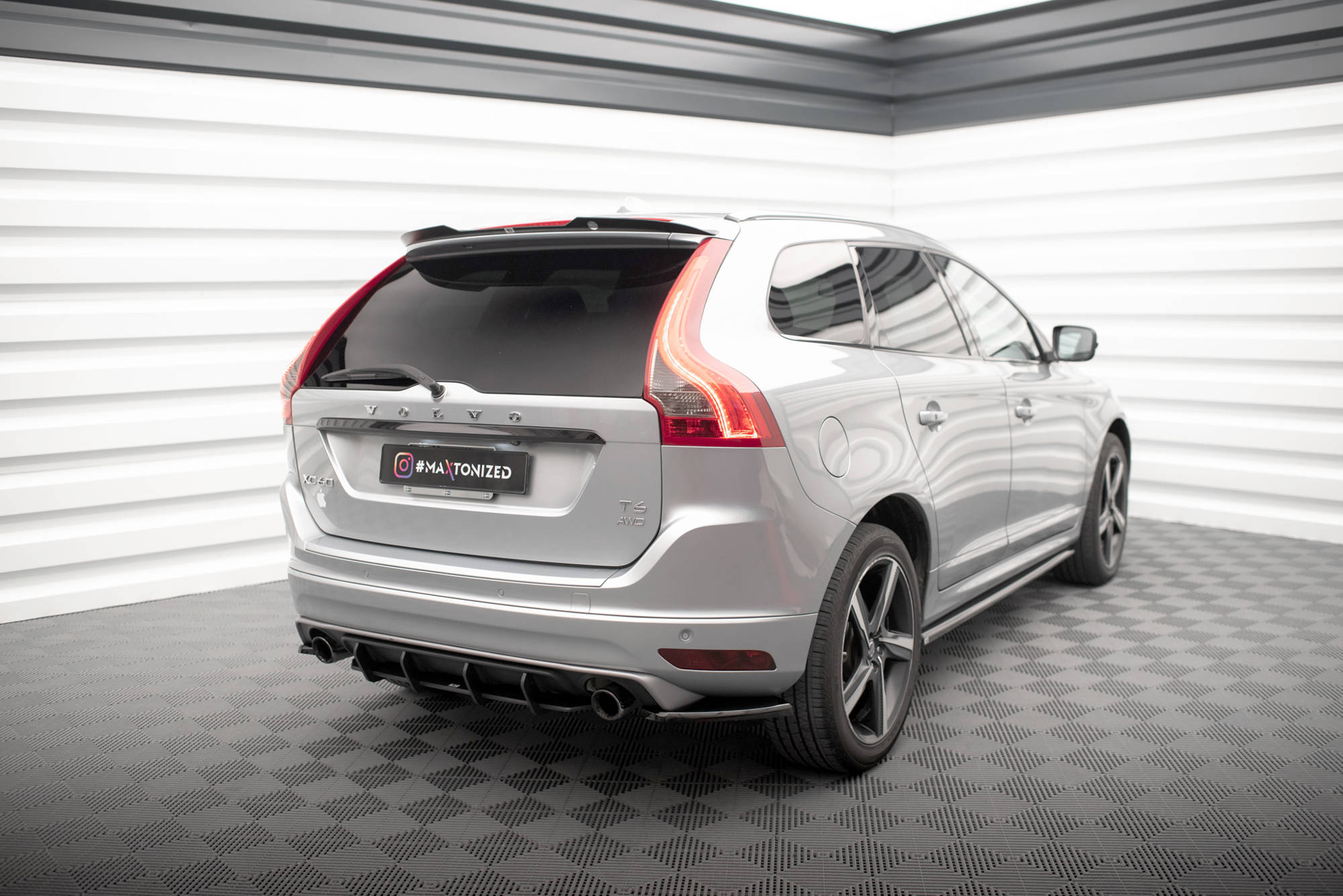 Street Pro Heckschürze Heck Ansatz Diffusor passend für Volvo XC60 R-Design Mk1 FL schwarz-rot