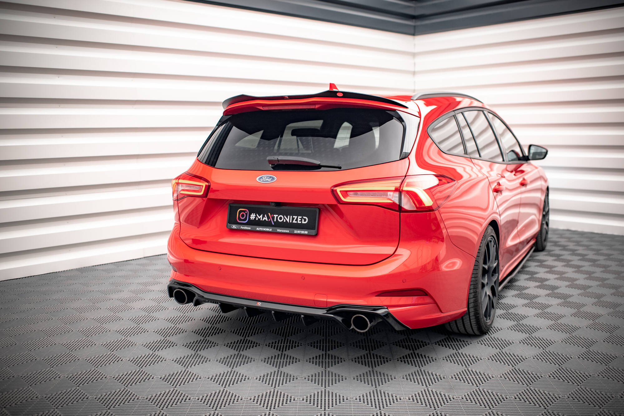 Street+ Heck Ansatz Diffusor V.2 passend für Ford Focus Kombi ST Mk4 schwarz Hochglanz