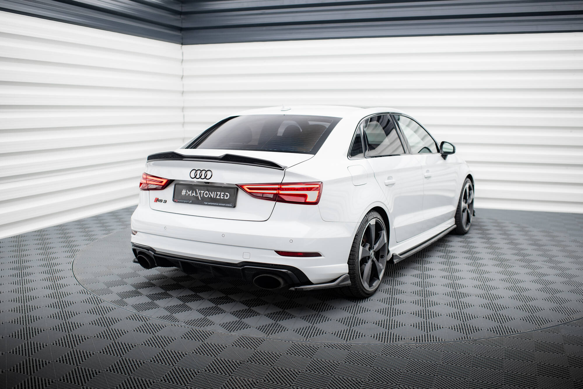 Street+ Heck Ansatz Flaps V.3 passend für Audi RS3 Limousine 8V FL schwarz Hochglanz