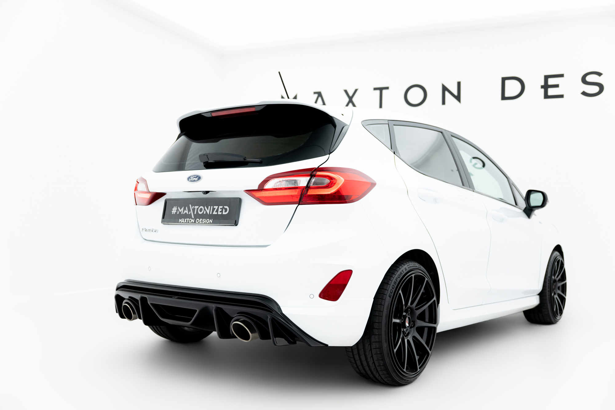 Heckansatz Diffusor passend für Ford Fiesta ST mk8 schwarz Hochglanz+Milltek Sport Auspuffverlängerung poliert