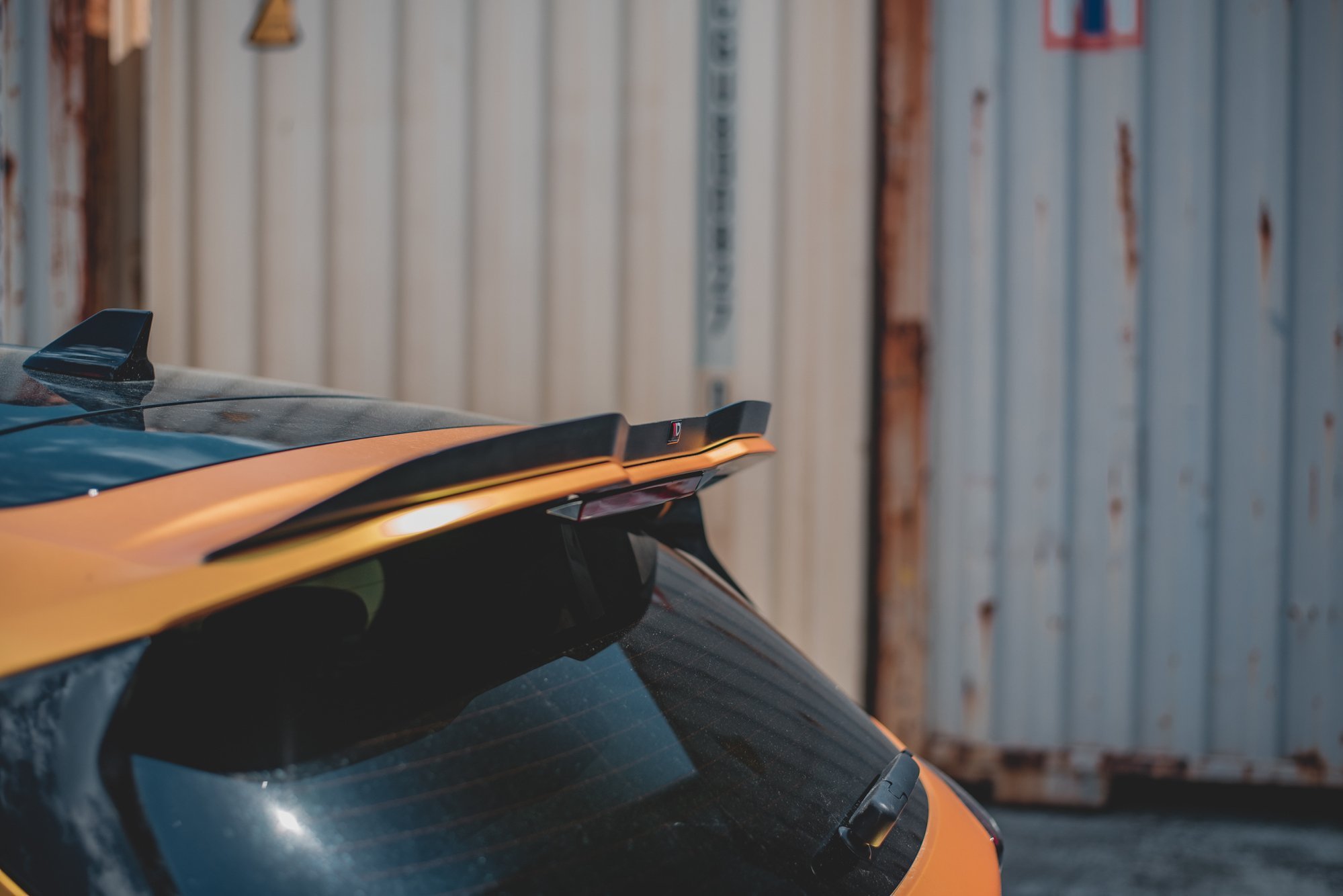 Spoiler CAP V.1 für Ford Focus Hatchback ST Mk4 schwarz Hochglanz