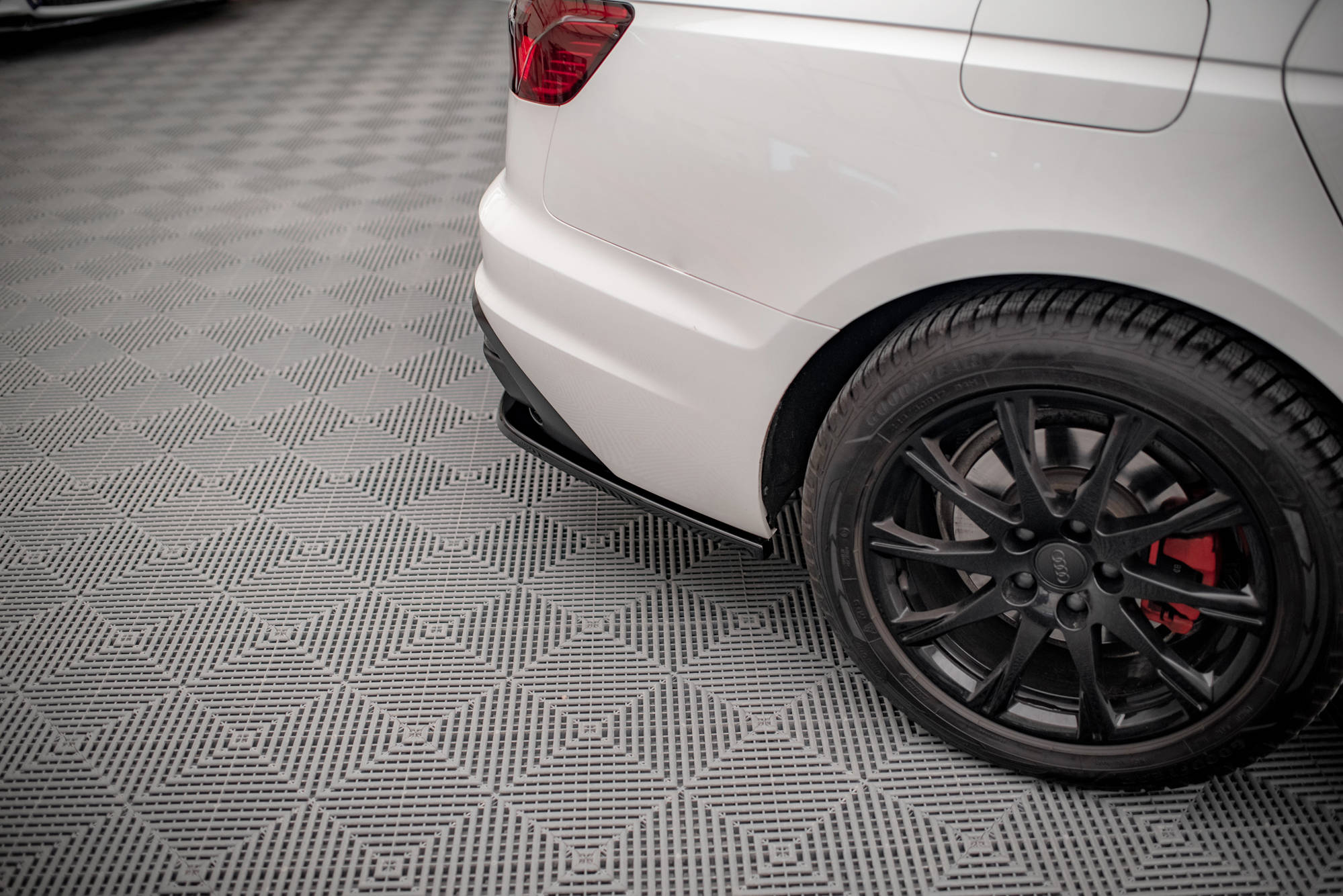 Street+ Heck Ansatz Flaps passend für Audi A4 B9 FL schwarz Hochglanz