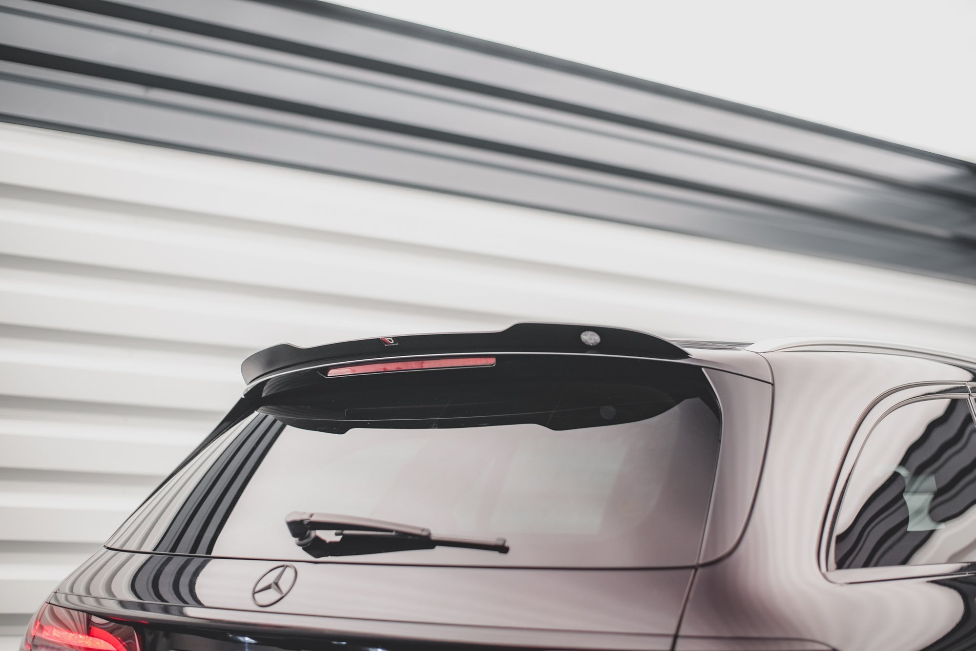 Heck Spoiler Aufsatz Abrisskante V.1 passend für Mercedes E Kombi S213 schwarz Hochglanz