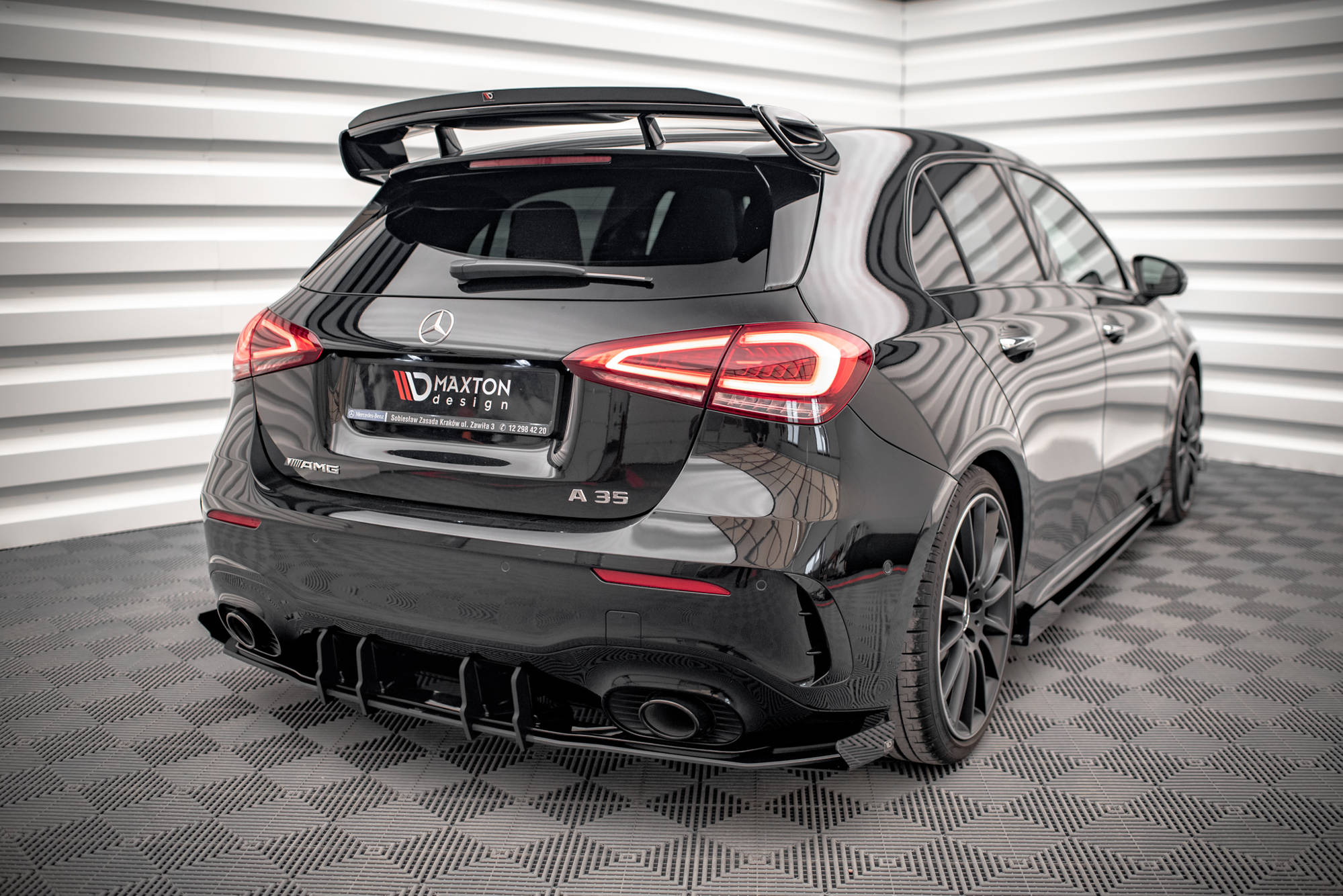Street Pro Heckschürze Heck Ansatz Diffusor passend für Mercedes A35 AMG Hatchback W177 rot+ Hochglanz Flaps