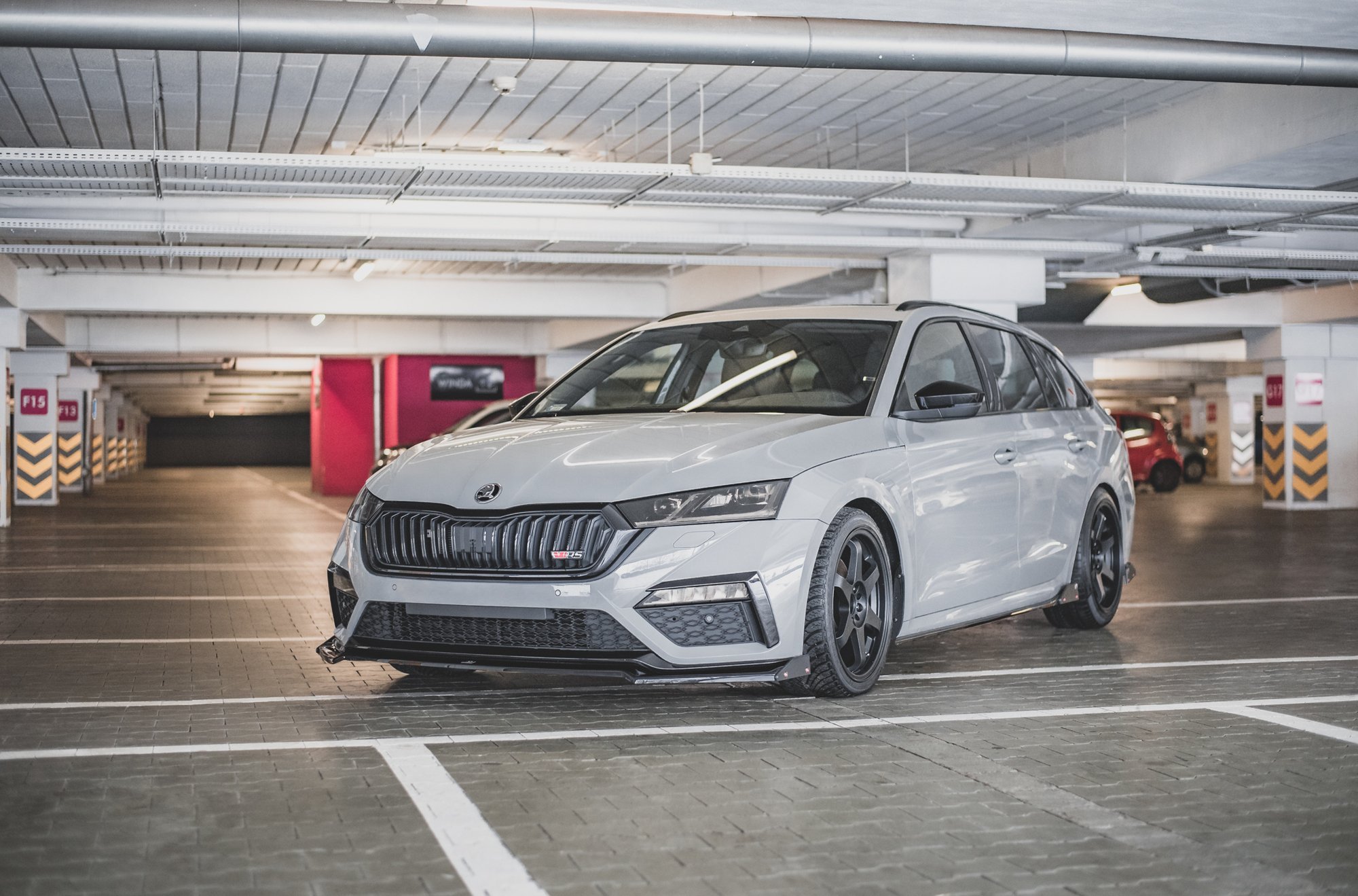 Street+ Spoilerlippe Front Ansatz V.2 + Flaps passend für Skoda Octavia RS Mk4