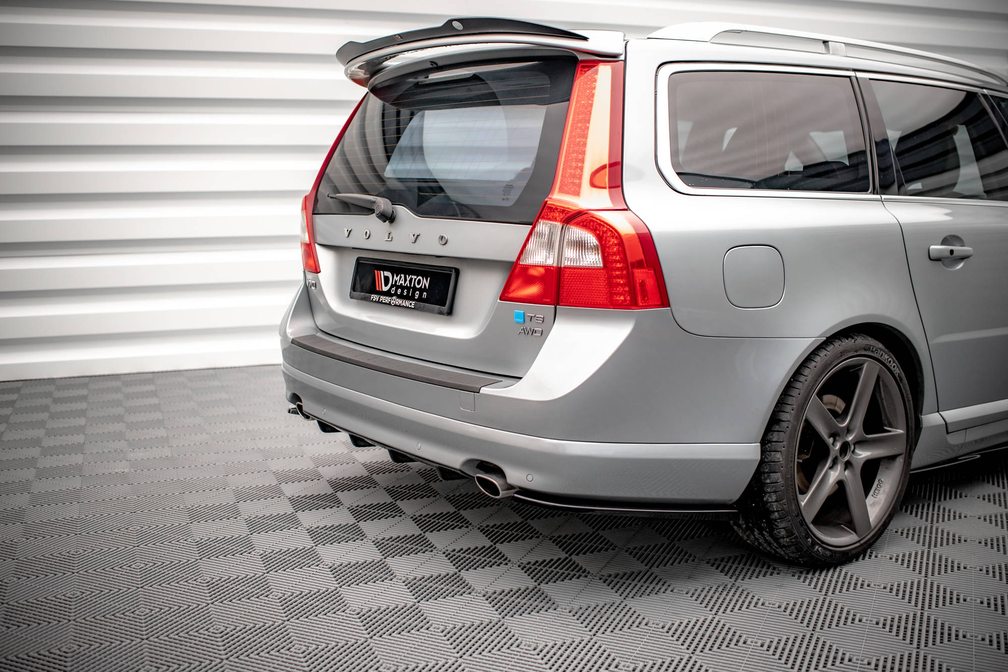 Street+ Heck Ansatz Diffusor passend für Volvo V70 Mk3 schwarz Hochglanz
