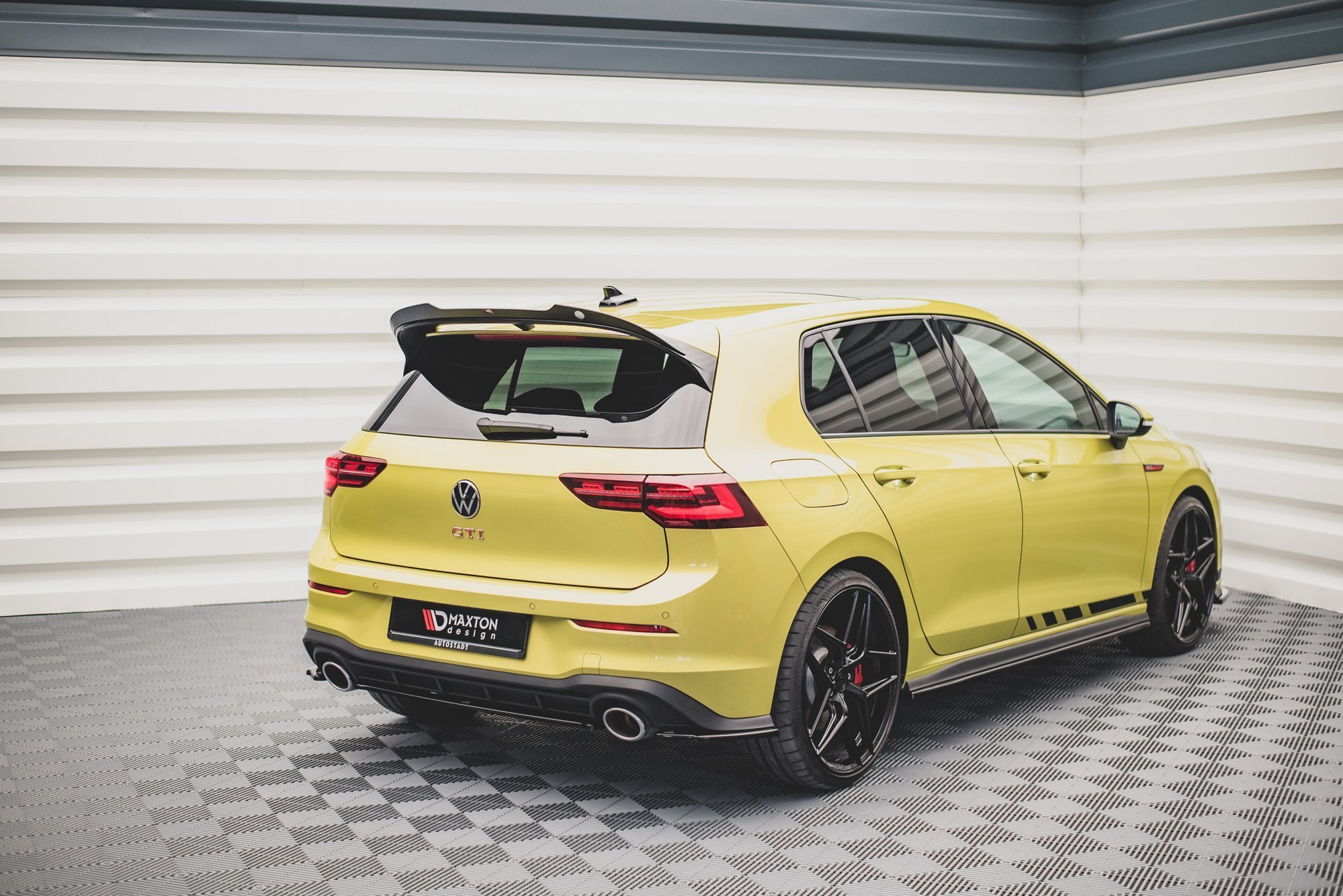 Street+ Mittlerer Diffusor Heck Ansatz RACE passend für VW Golf 8 GTI Clubsport schwarz matt