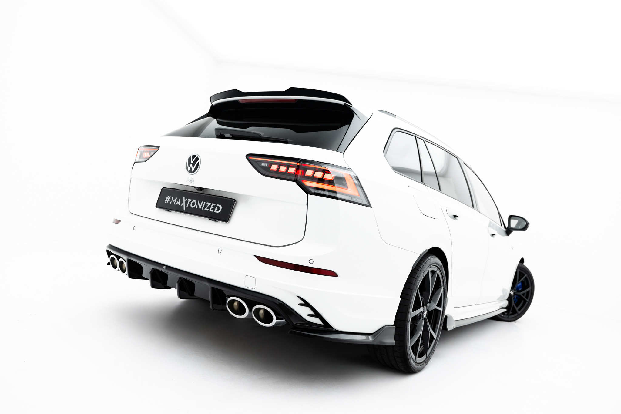 Street+ Heck Ansatz Flaps V.2 passend für VW Golf R Variant Mk8 / Mk8 FL schwarz Hochglanz