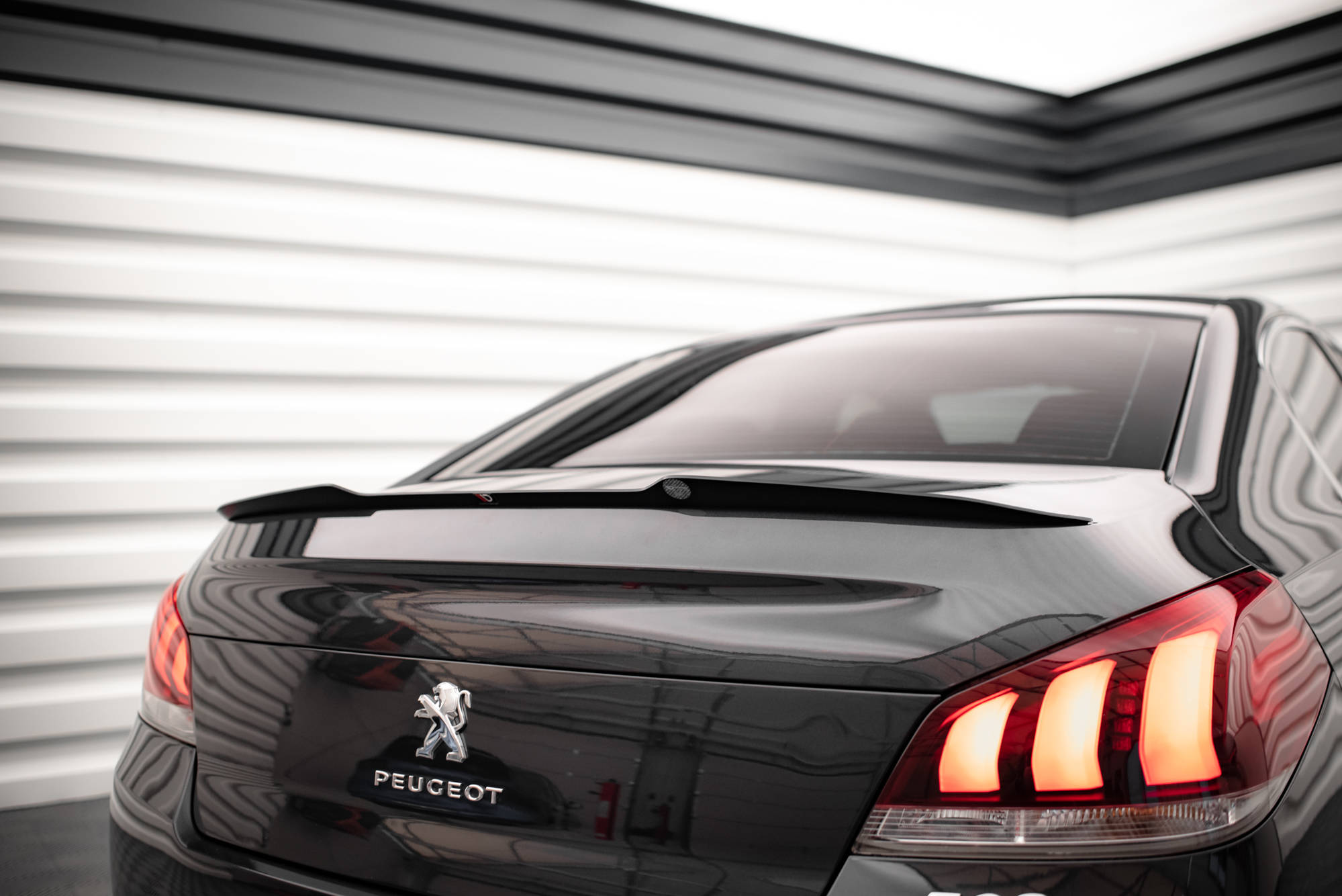 Heck Spoiler Aufsatz Abrisskante passend für Peugeot 508 GT Mk1 FL schwarz Hochglanz