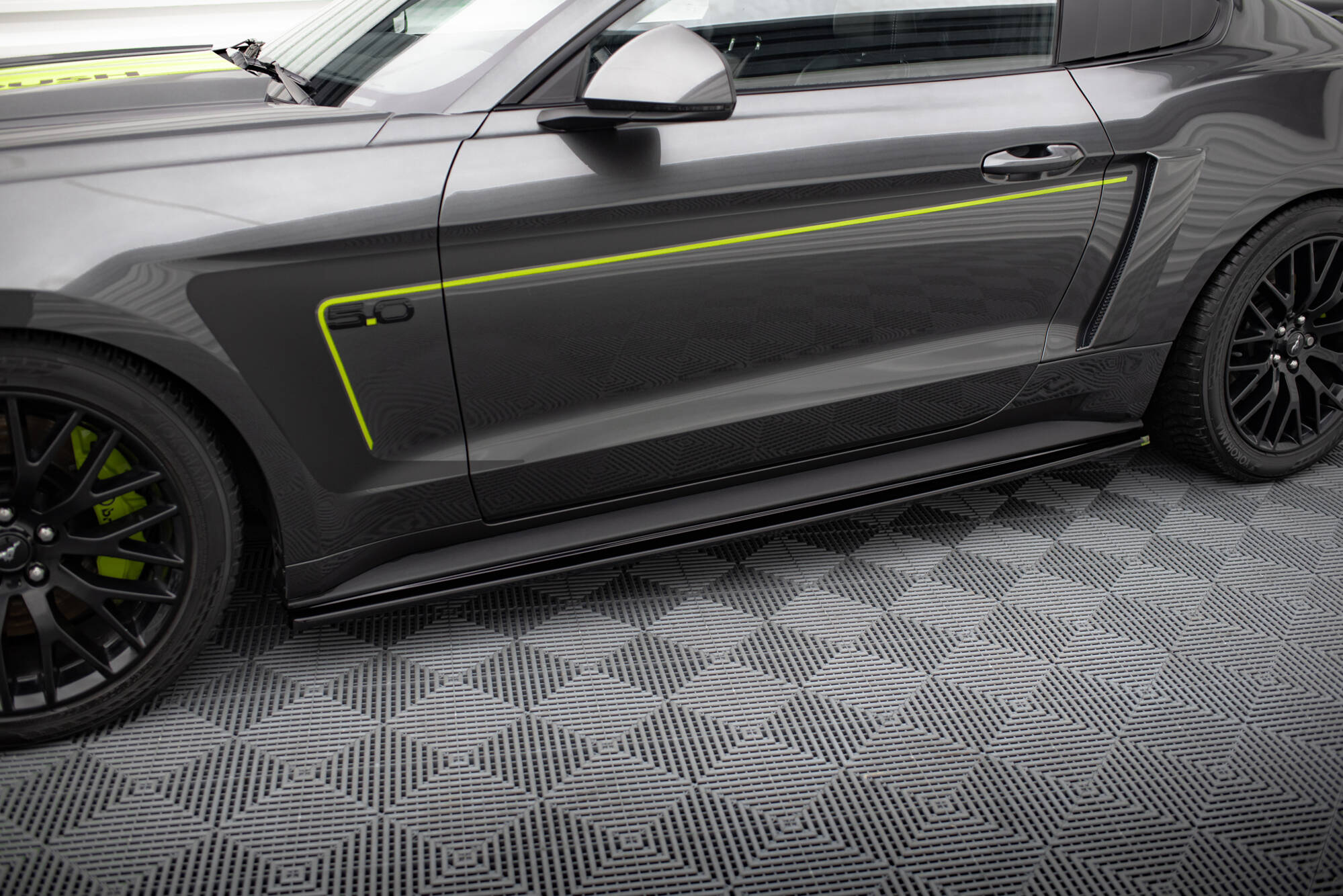 Street+ Seitenschweller Leisten passend für Ford Mustang GT Mk6 schwarz Hochglanz