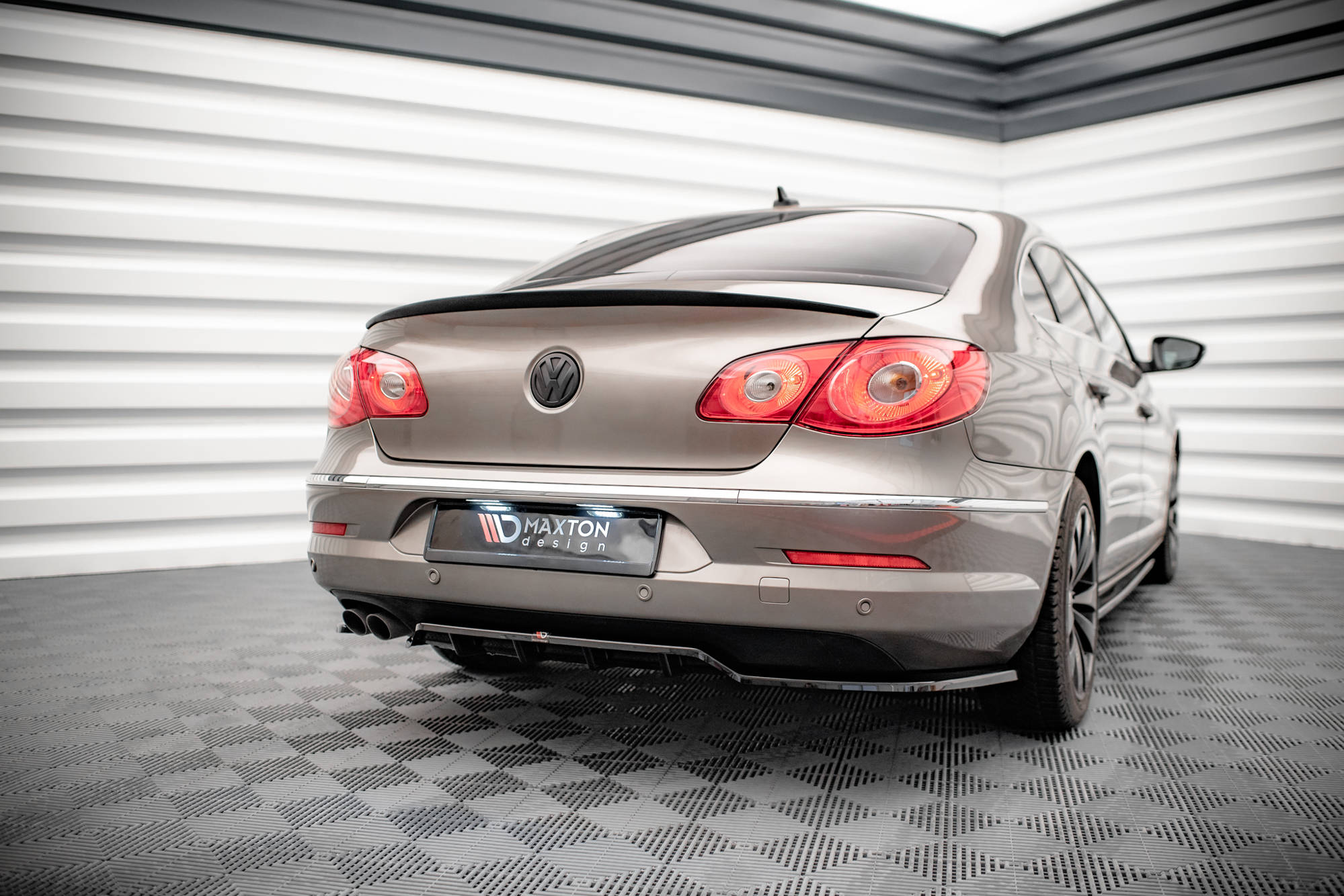 Street+ Mittlerer Diffusor RACE Heck Ansatz passend für VW Passat CC schwarz Hochglanz