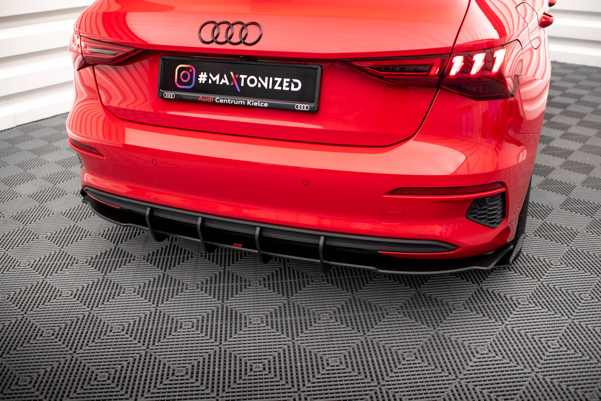 Street Pro Heckschürze Heck Ansatz Diffusor passend für Audi A3 Sportback 8Y rot+ Hochglanz Flaps