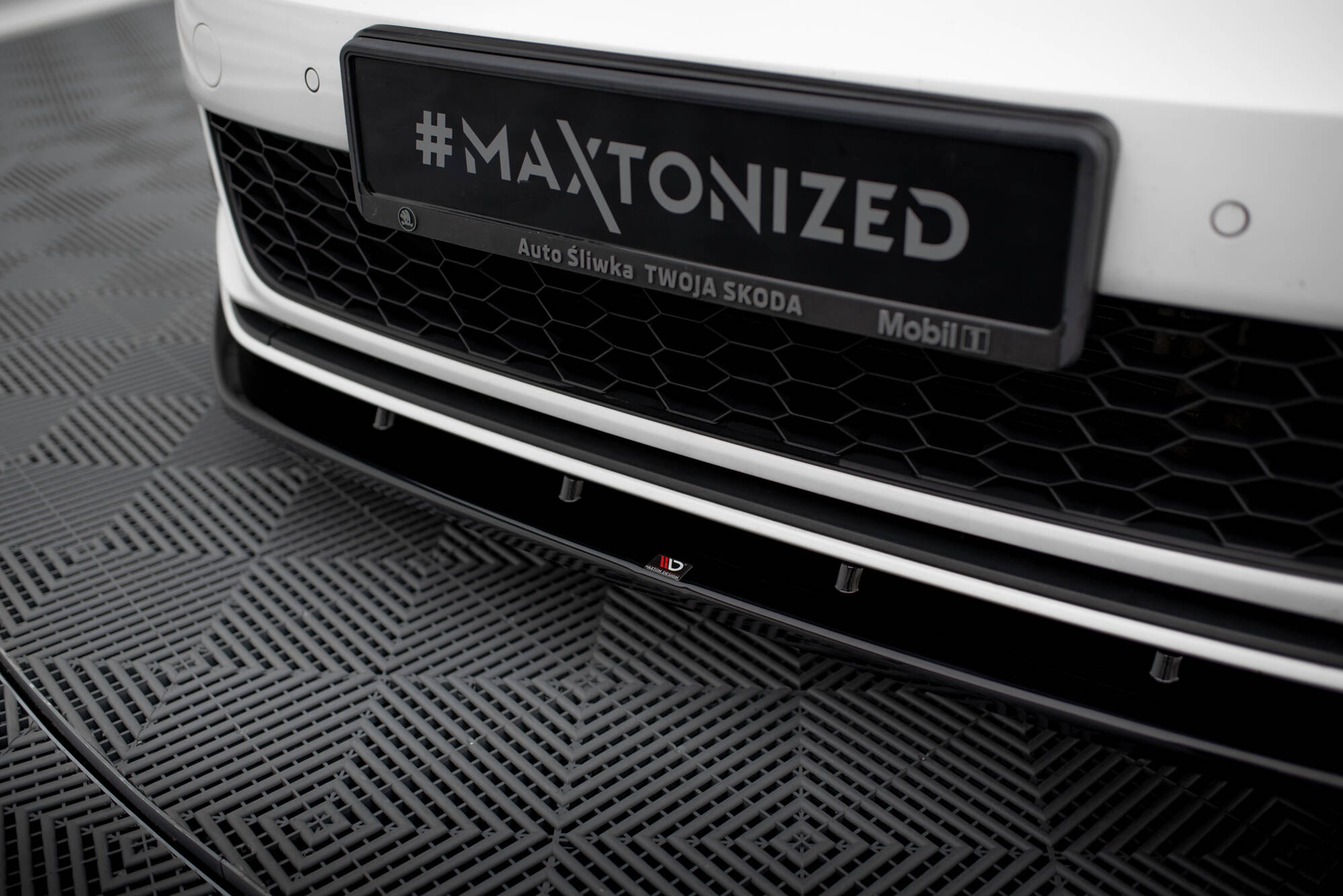Front Ansatz V.1 für VW Golf GTI / GTD Mk7 Facelift schwarz Hochglanz
