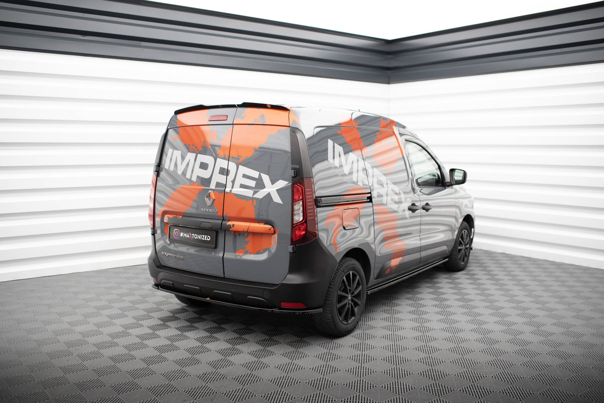 Street+ Mittlerer Diffusor Heck Ansatz passend für Renault Express Mk2 schwarz Hochglanz