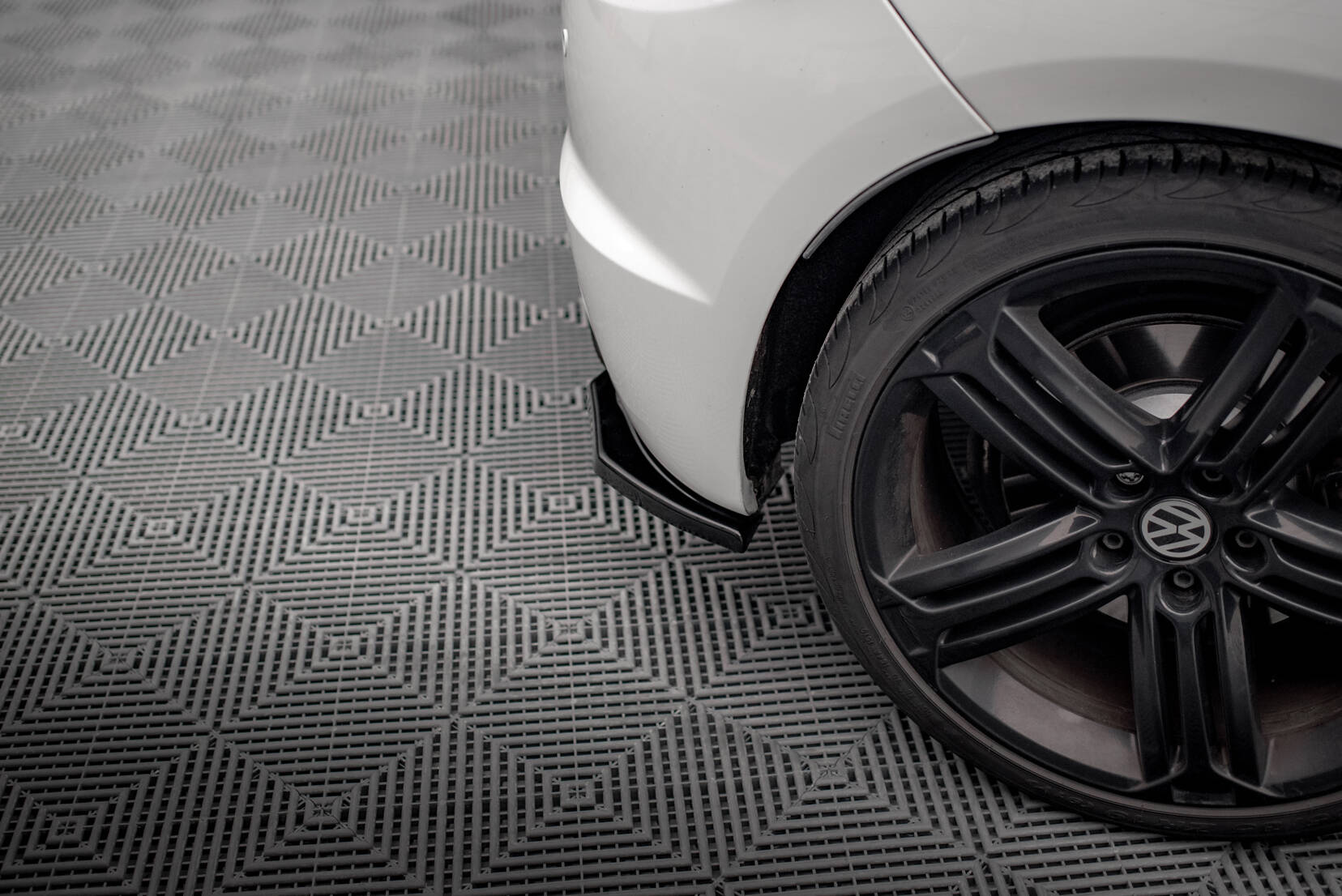 Heck Ansatz Flaps Diffusor für VW SCIROCCO R schwarz Hochglanz