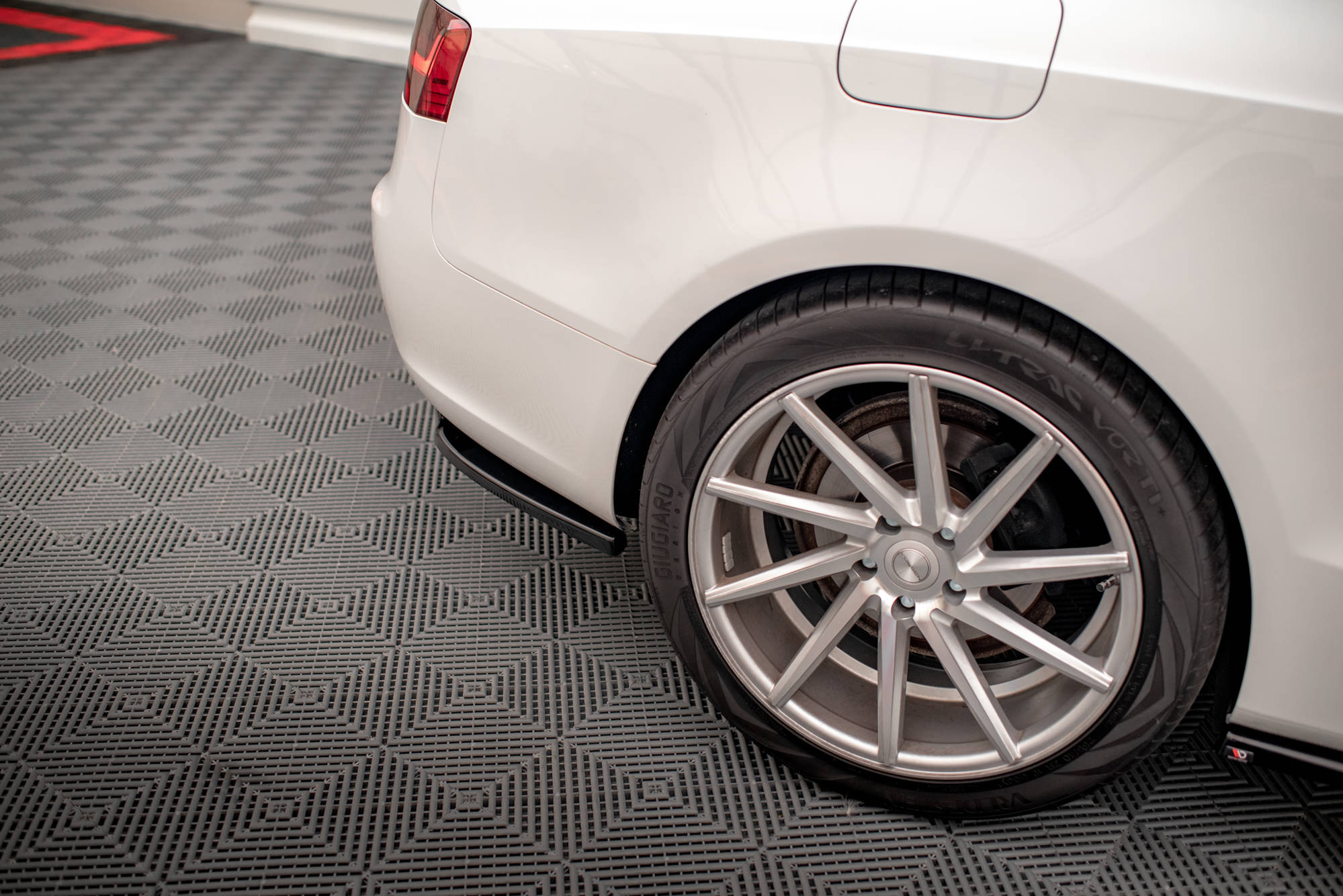 Street+ Mittlerer Diffusor RACE Heck Ansatz passend für Audi A5 Coupe 8T FL schwarz Hochglanz