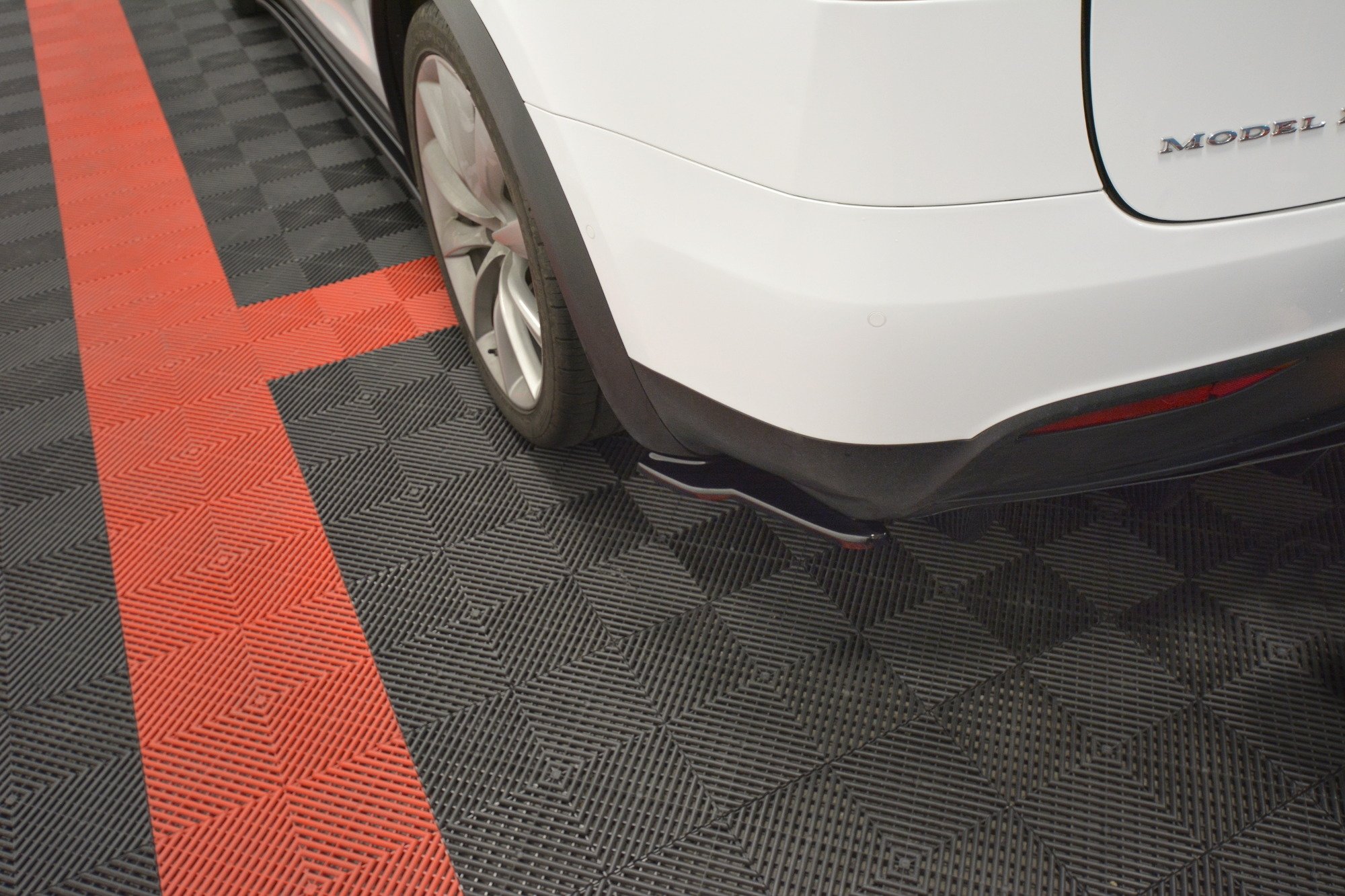 Diffusor Flaps V.2 passend für Tesla MODEL X schwarz Hochglanz