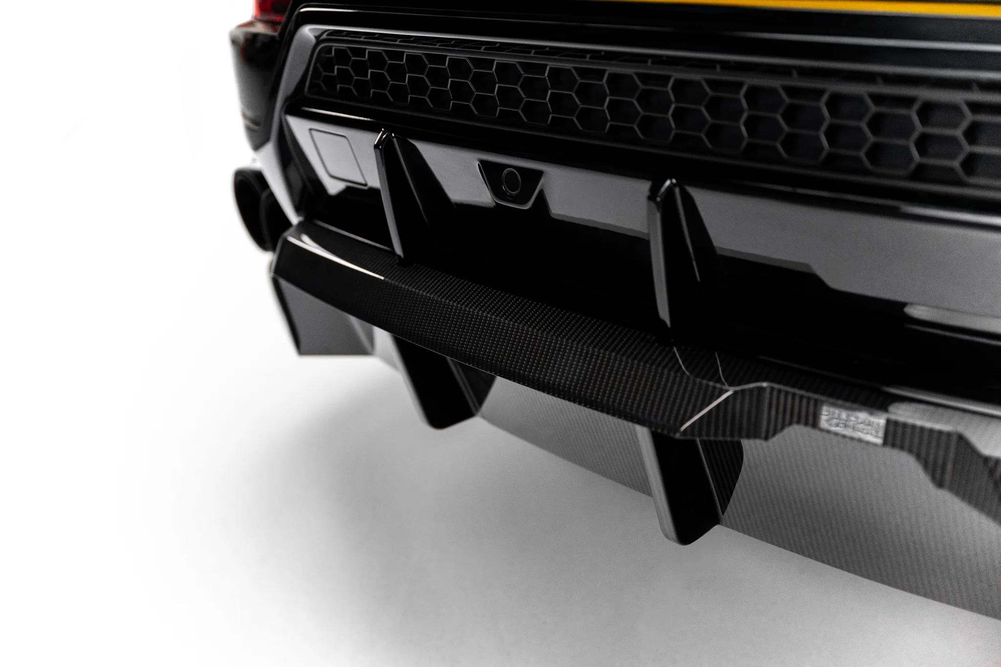 Prepreg Carbon Fiber Rear Splitter (mit einem vertikalem balken) Lamborghini Urus Mk 1