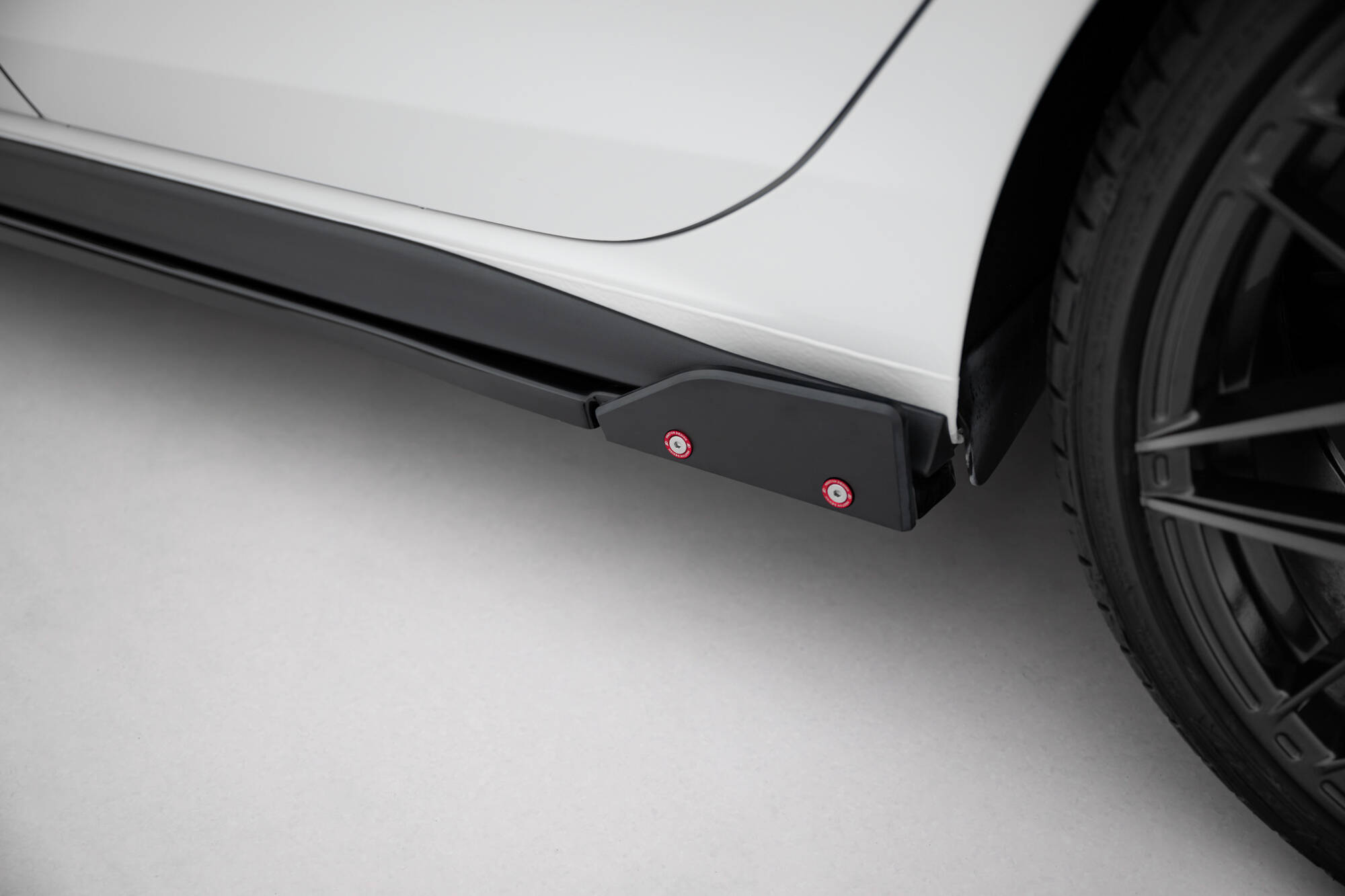 Street+ Seitenschweller Leisten V.2 + Flaps passend für VW Golf GTI / GTE / GTI Clubsport / GTD / R-Line Mk8