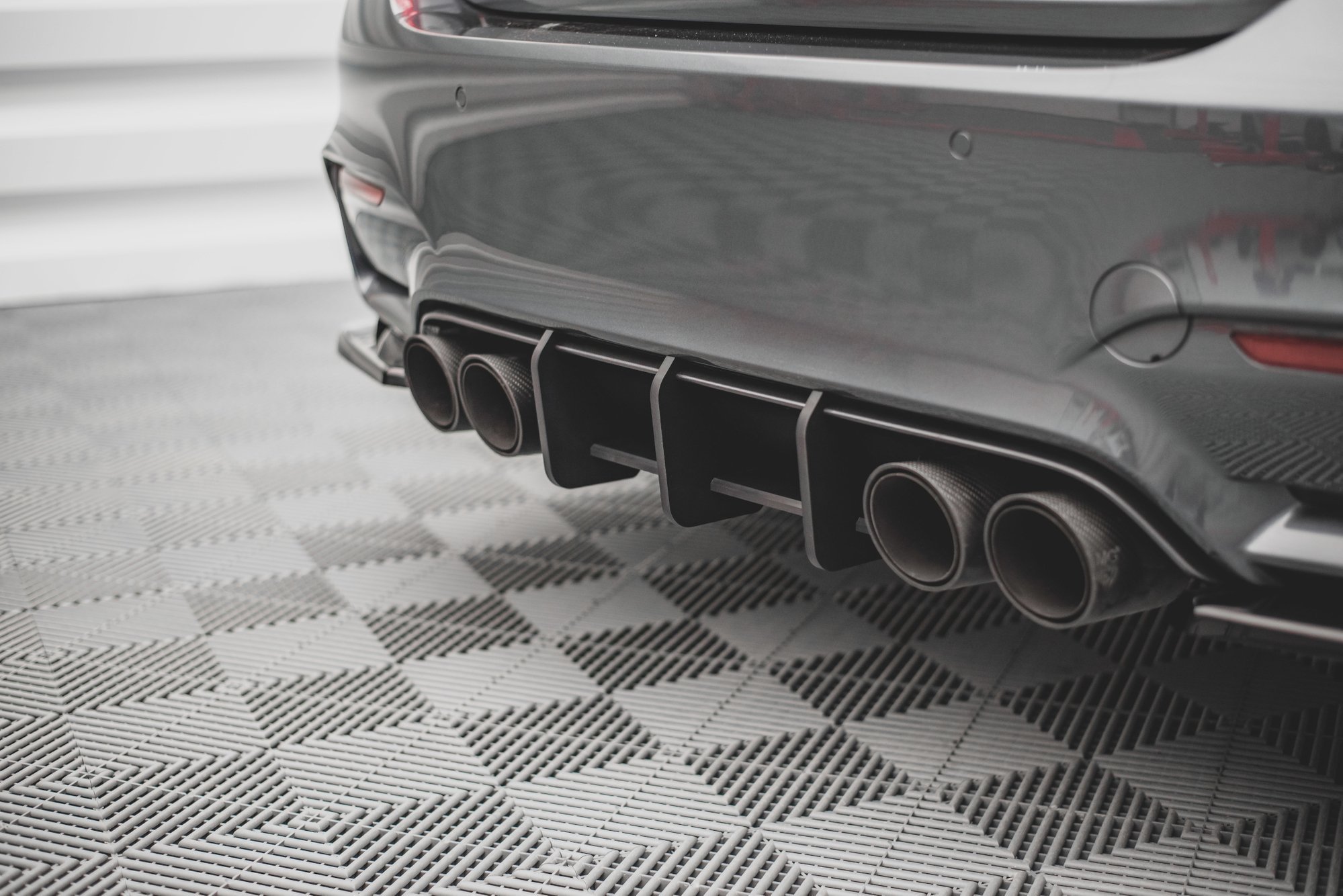 Street Pro Heckschürze Heck Ansatz Diffusor passend für BMW M4 F82 schwarz-rot