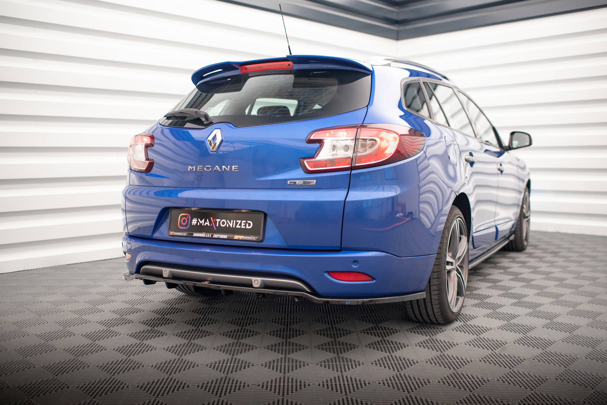 Street+ Mittlerer Diffusor RACE Heck Ansatz passend für Renault Megane GT Line Grandtour Mk3 FL schwarz Hochglanz