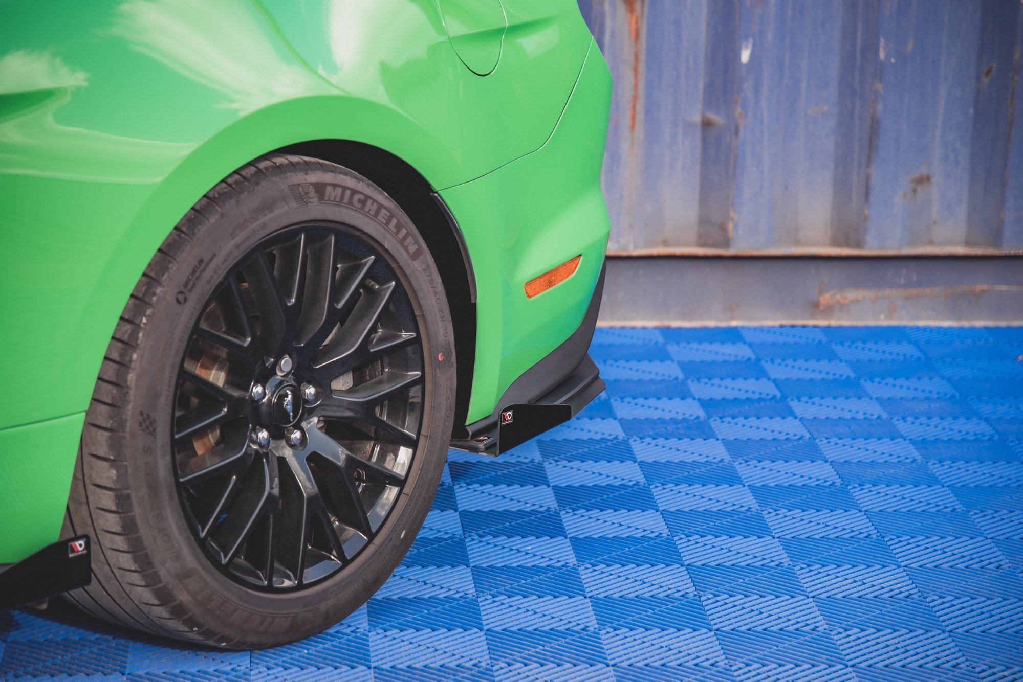 Street Pro Heck Ansatz Flaps V.1 passend für Ford Mustang GT Mk6 FL rot+ Hochglanz Flaps