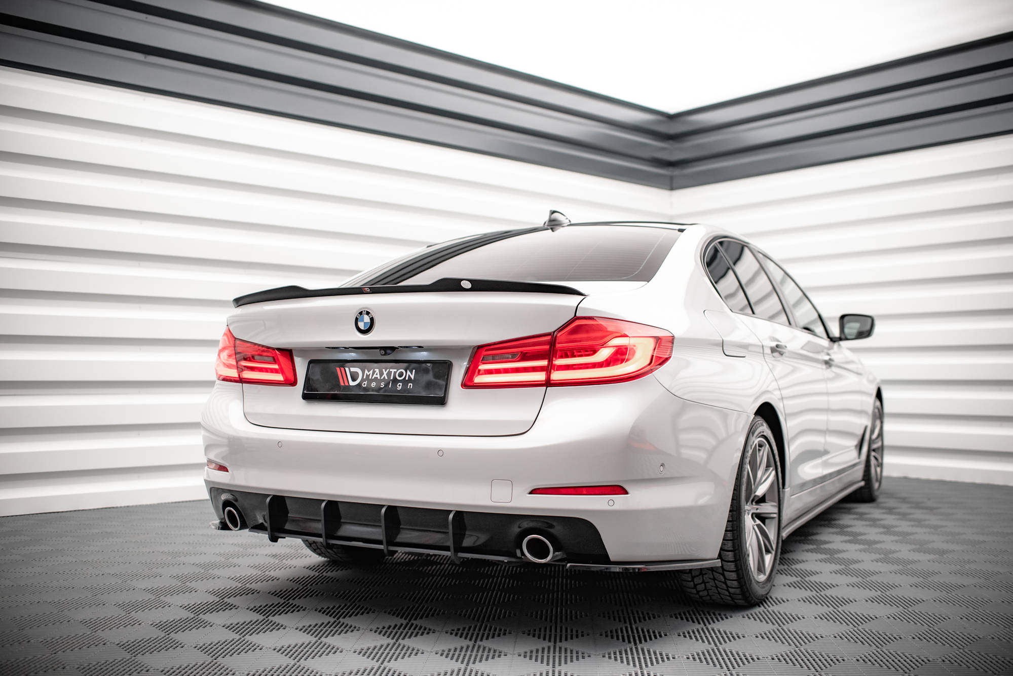 Street Pro Heckschürze Heck Ansatz Diffusor passend für BMW 5er G30 schwarz-rot