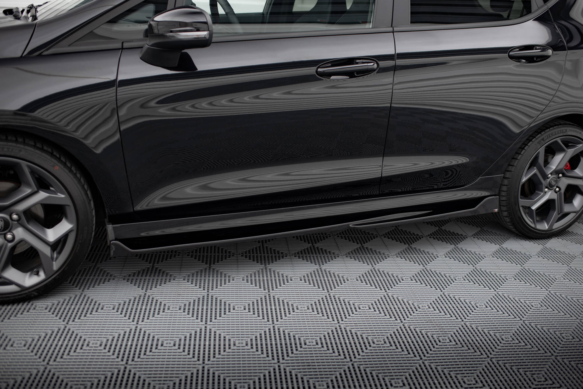 Seitenschweller Ansatz für V.4 Ford Fiesta Mk8 ST / ST-Line schwarz Hochglanz