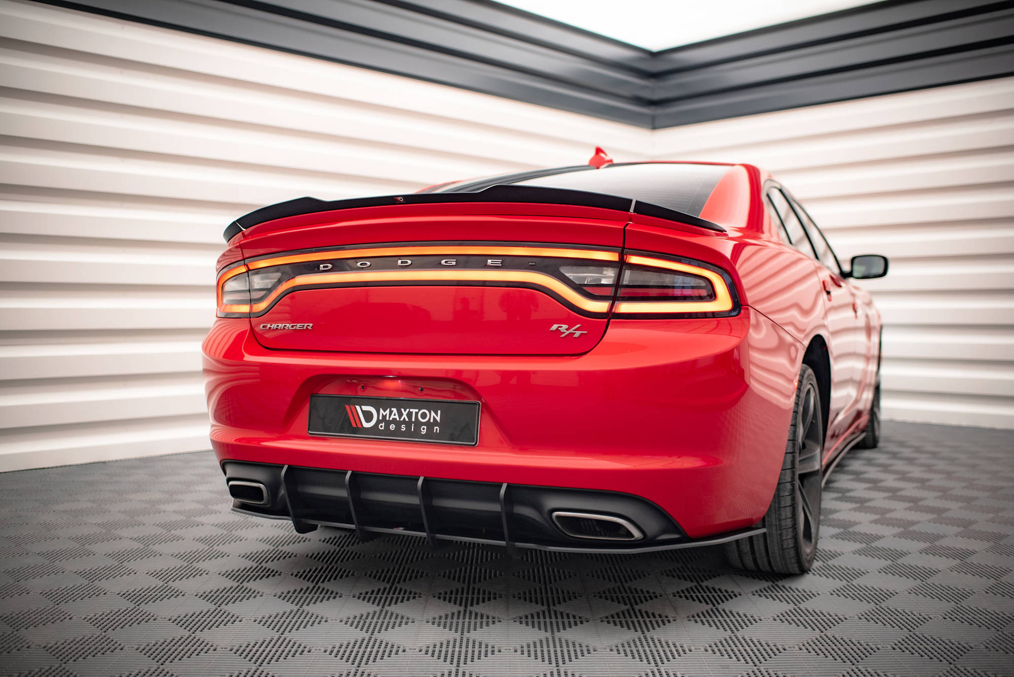 Street Pro Heckschürze Heck Ansatz Diffusor passend für Dodge Charger RT Mk7 FL schwarz-rot