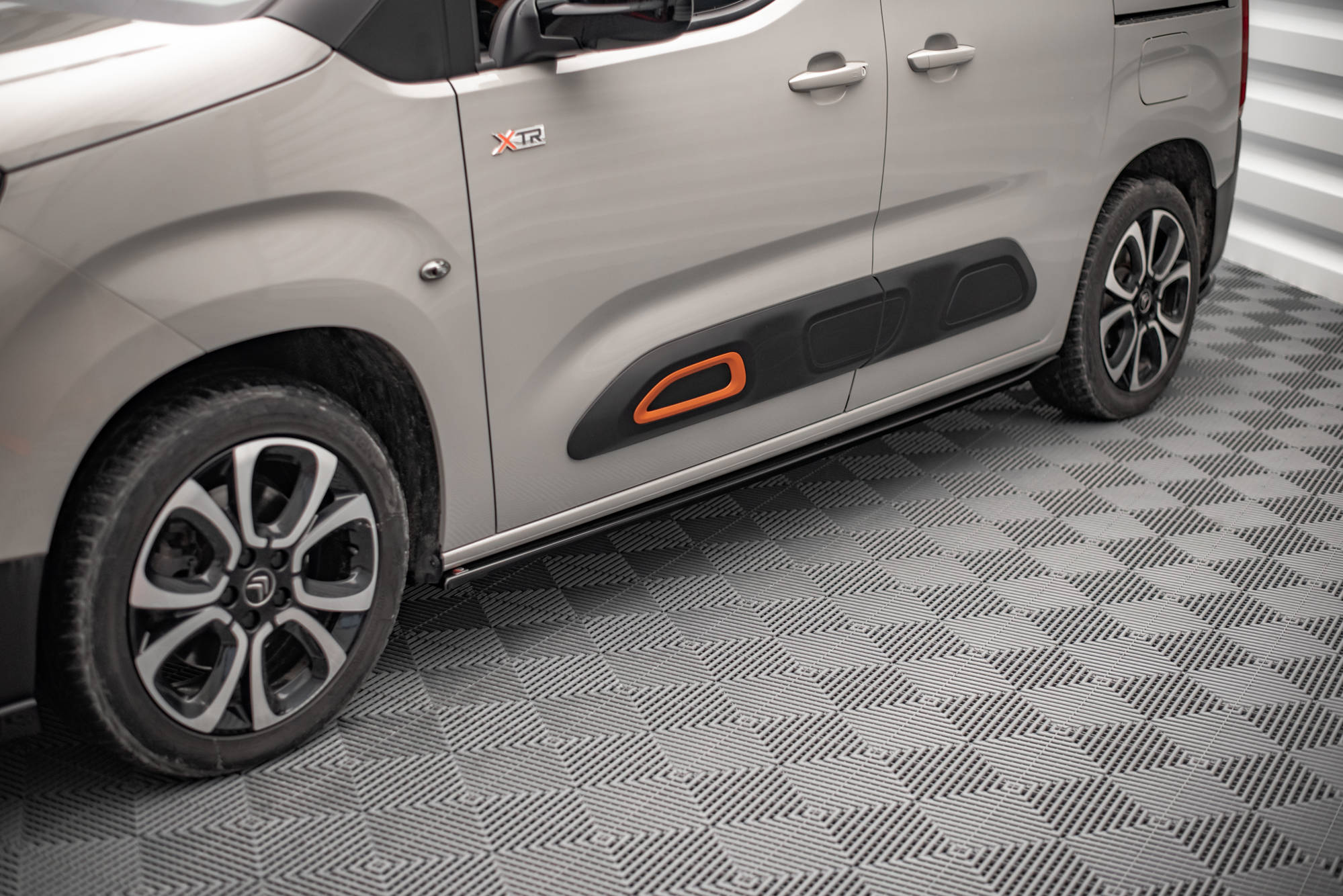 Street+ Seitenschweller Leisten passend für Citroen Berlingo Mk3 schwarz Hochglanz