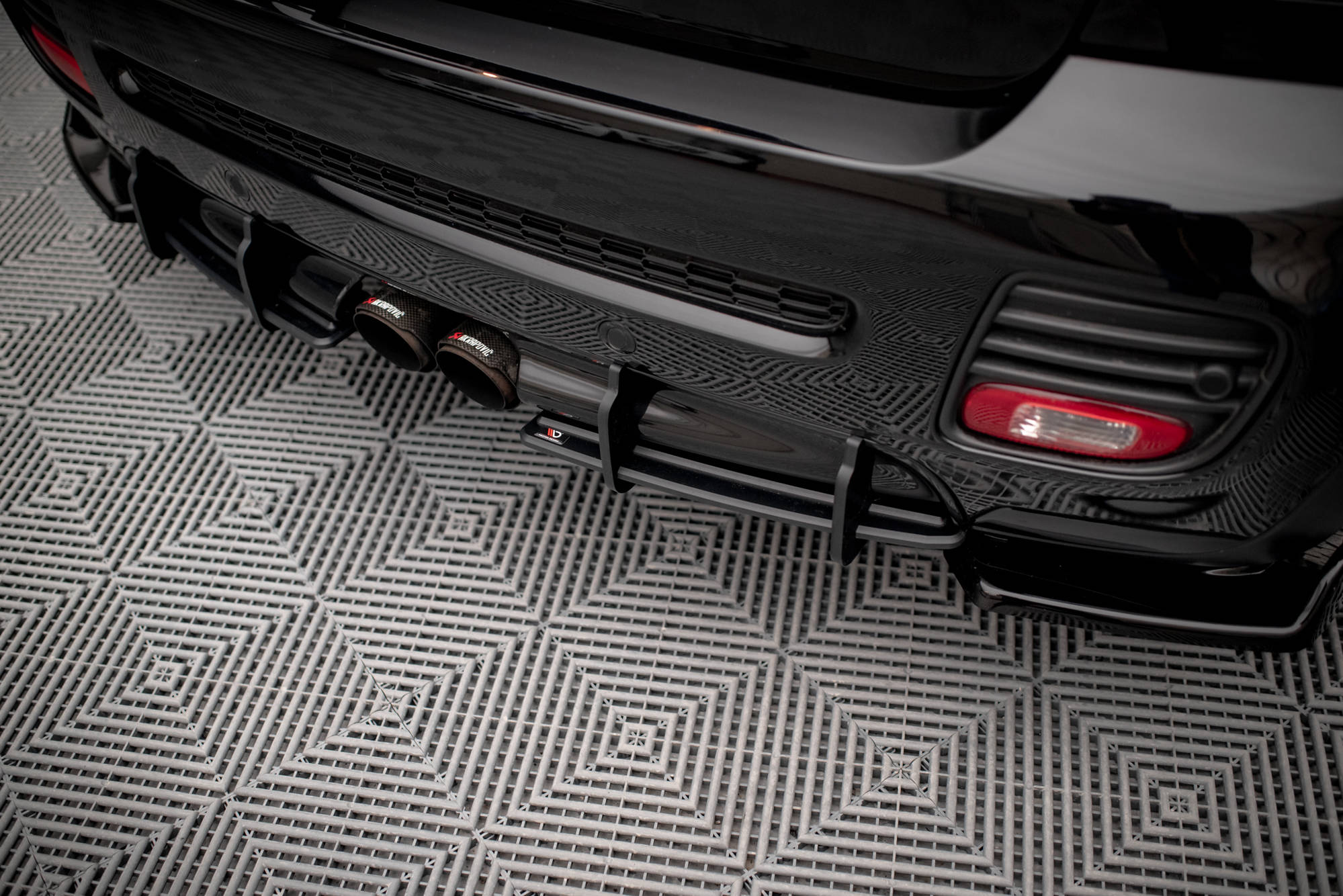 Street Pro Heckschürze Heck Ansatz Diffusor passend für Mini Cooper John Cooper Works R56 schwarz-rot
